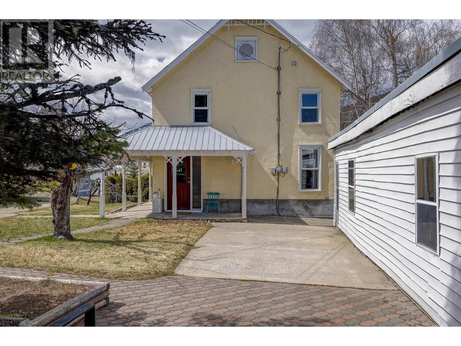 2186 Fourth Avenue, Rossland, British Columbia  V0G 1Y0 - Photo 1 - 10344773