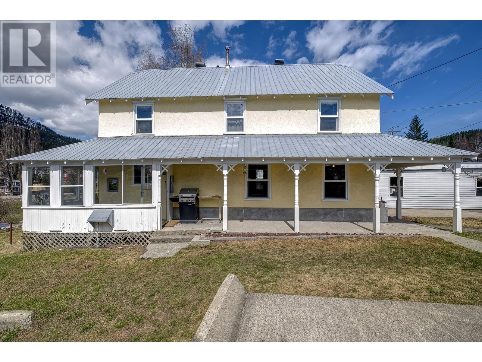2186 Fourth Avenue, Rossland, British Columbia  V0G 1Y0 - Photo 11 - 10344773