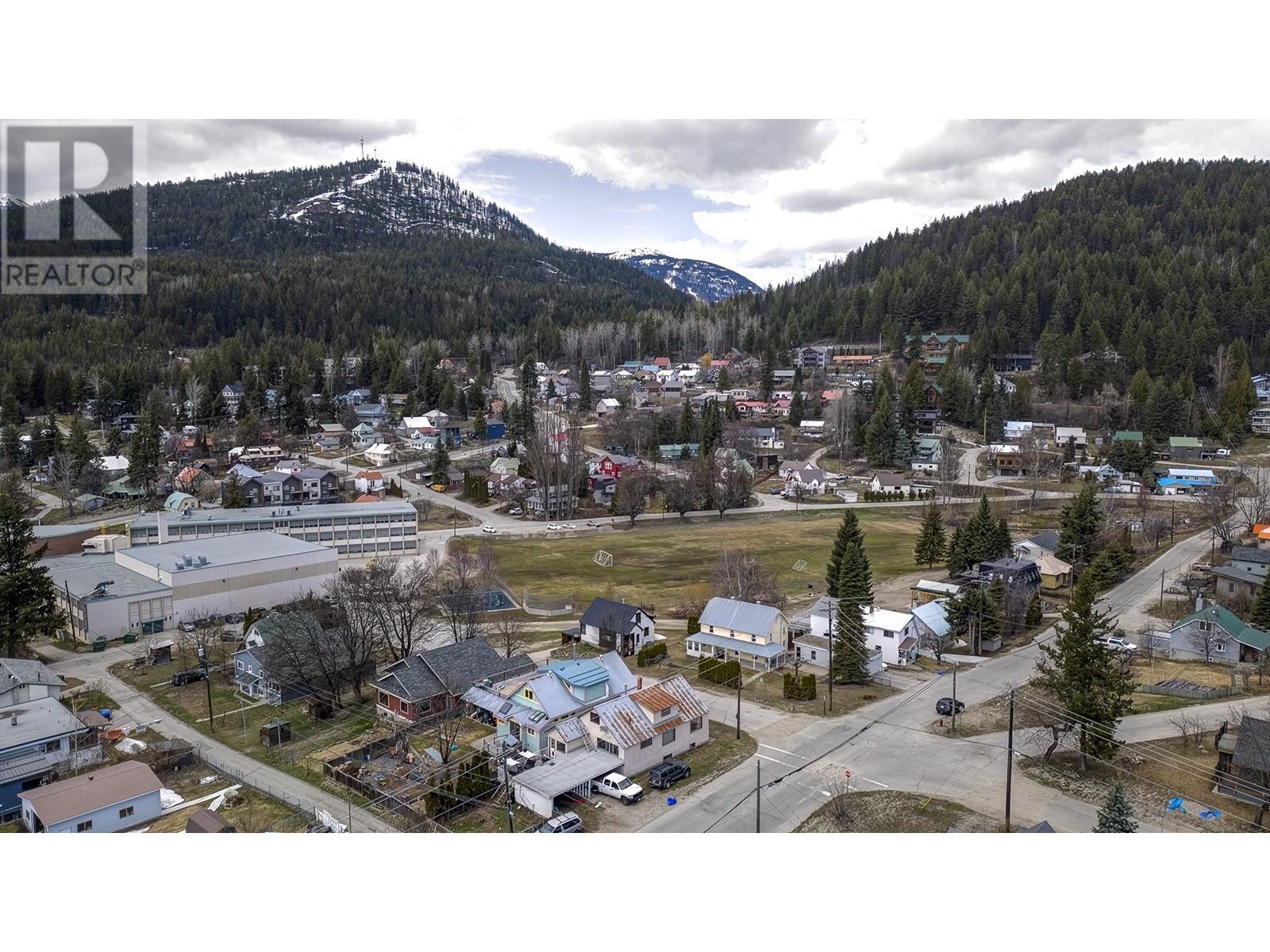 2186 Fourth Avenue, Rossland, British Columbia  V0G 1Y0 - Photo 13 - 10344773