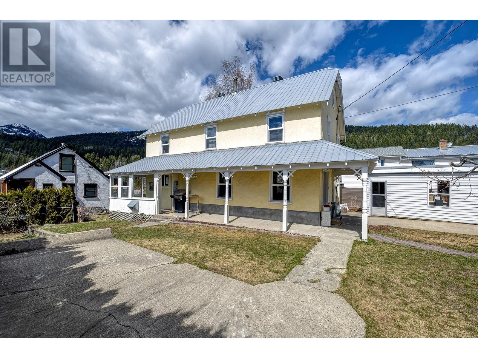 2186 Fourth Avenue, Rossland, British Columbia  V0G 1Y0 - Photo 2 - 10344773