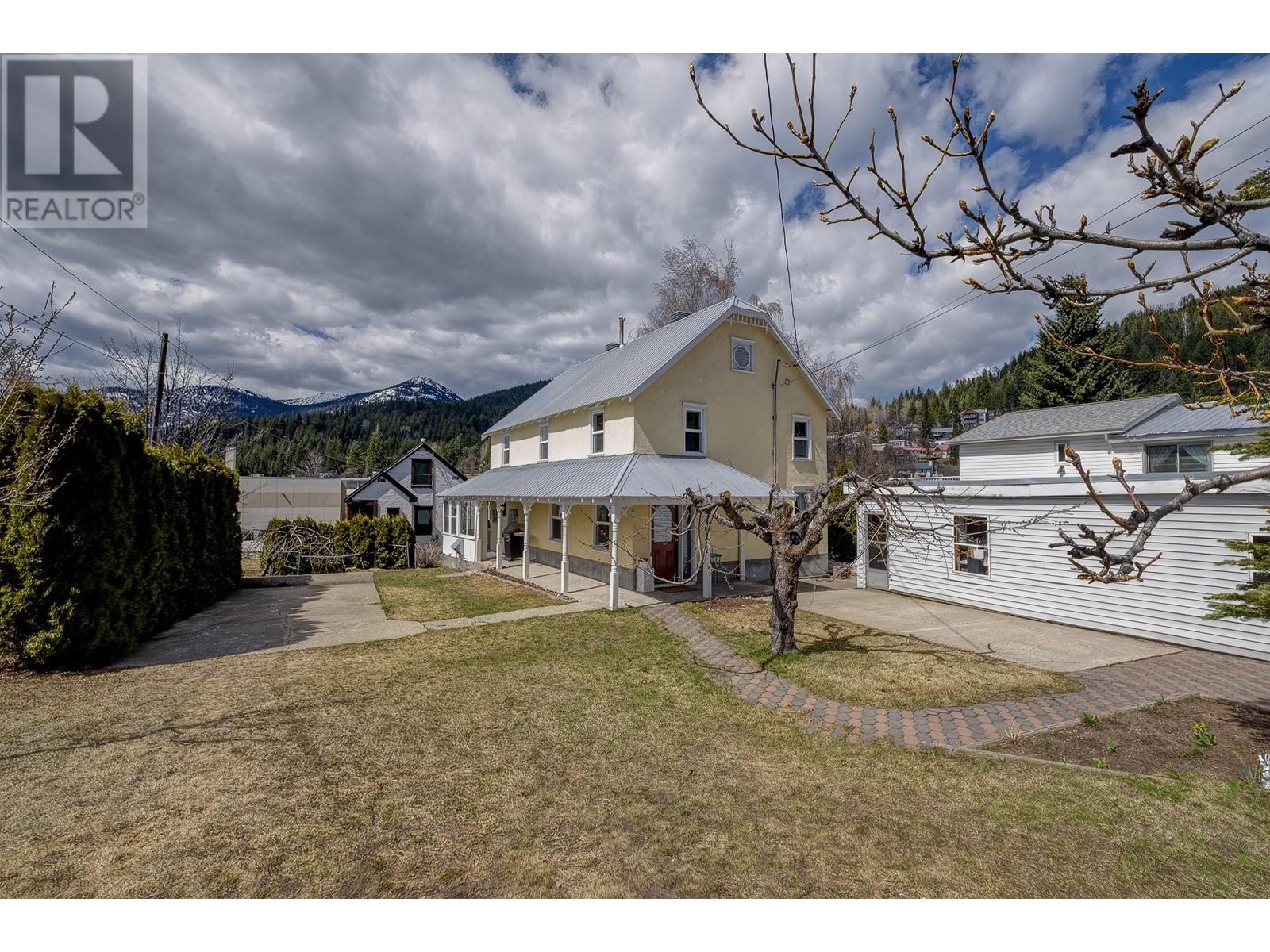 2186 Fourth Avenue, Rossland, British Columbia  V0G 1Y0 - Photo 3 - 10344773