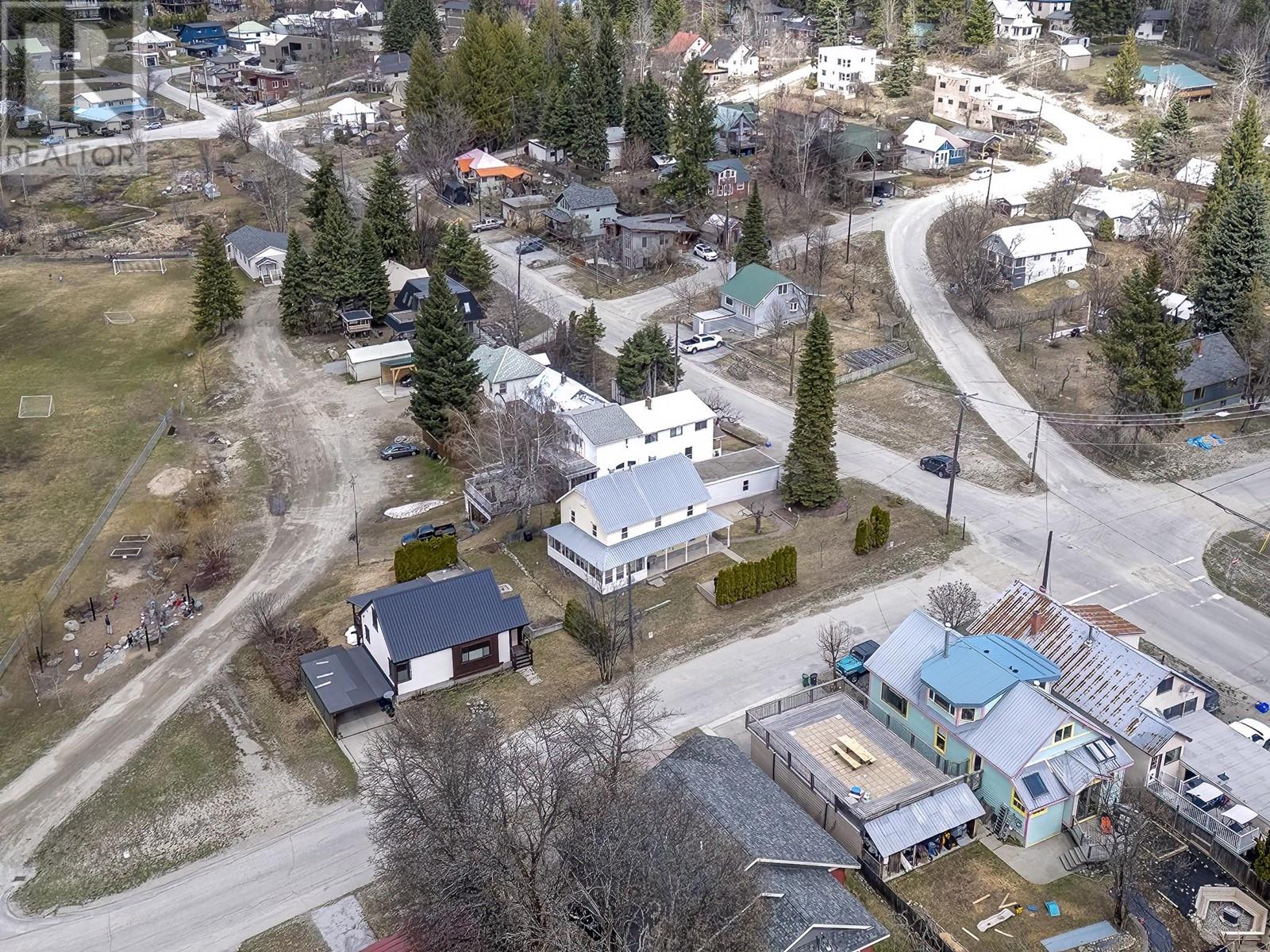 2186 Fourth Avenue, Rossland, British Columbia  V0G 1Y0 - Photo 8 - 10344773