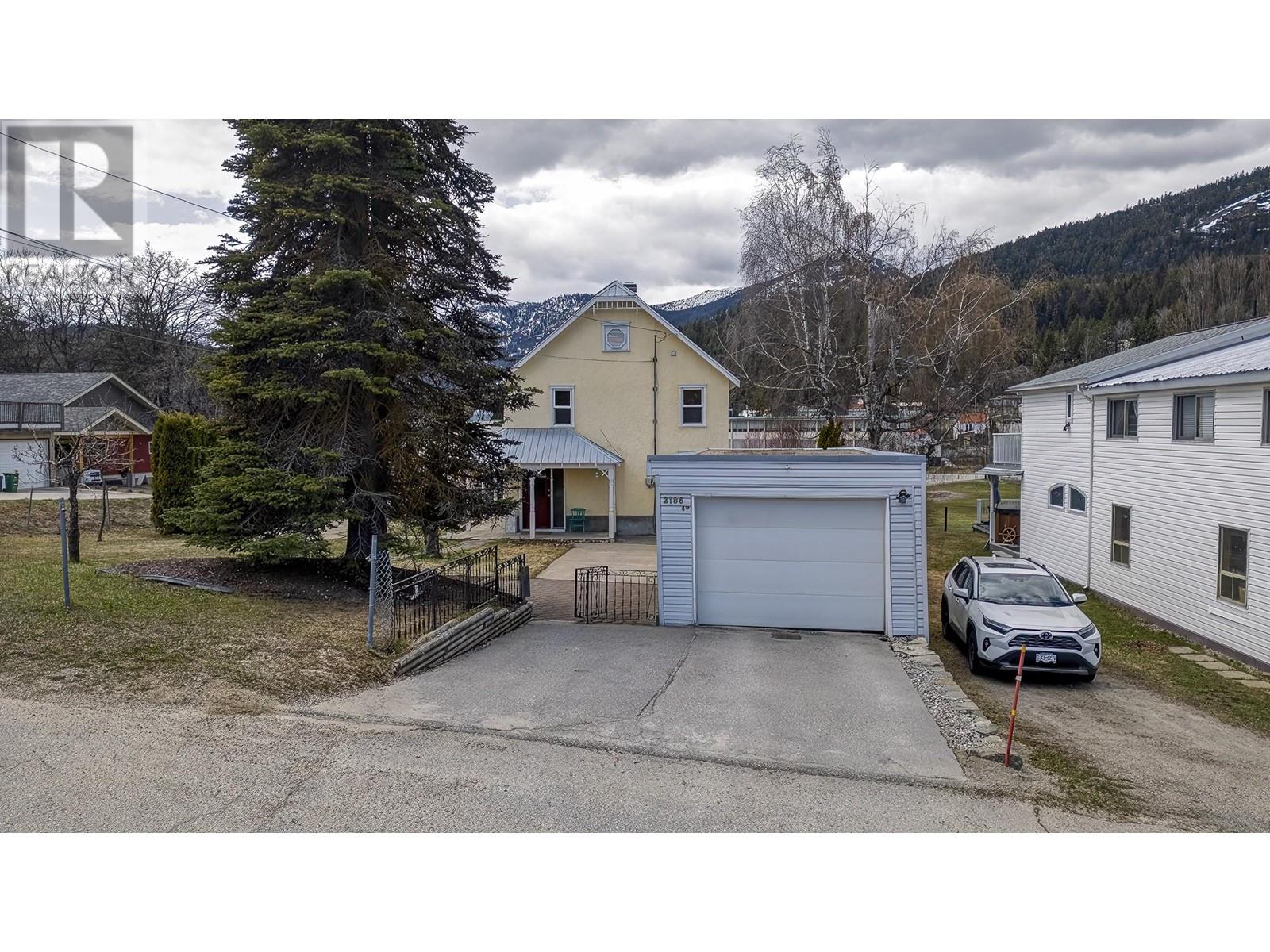 2186 Fourth Avenue, Rossland, British Columbia  V0G 1Y0 - Photo 9 - 10344773