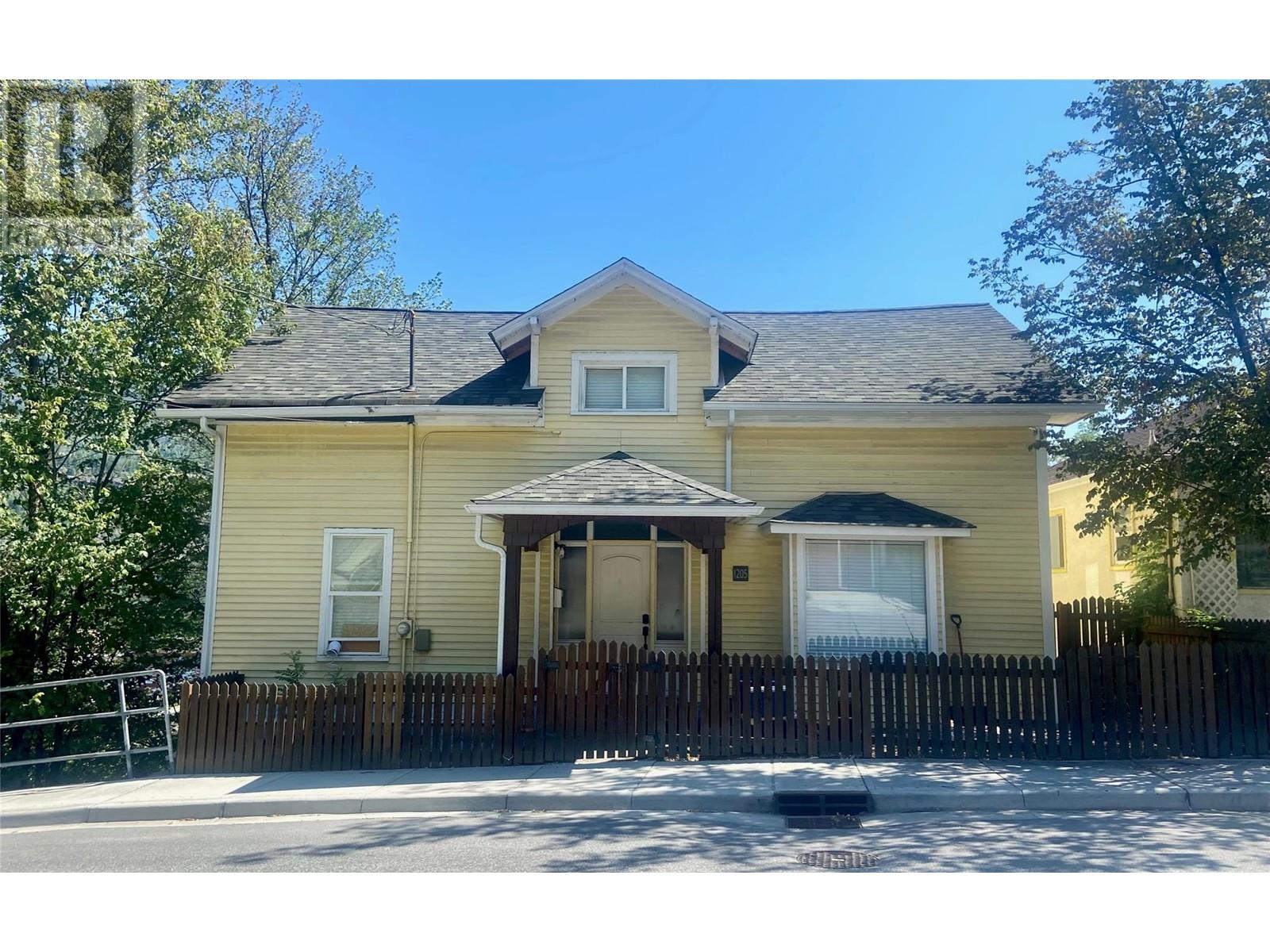 1205 Green Avenue, Trail, British Columbia  V1R 4J9 - Photo 1 - 10344936