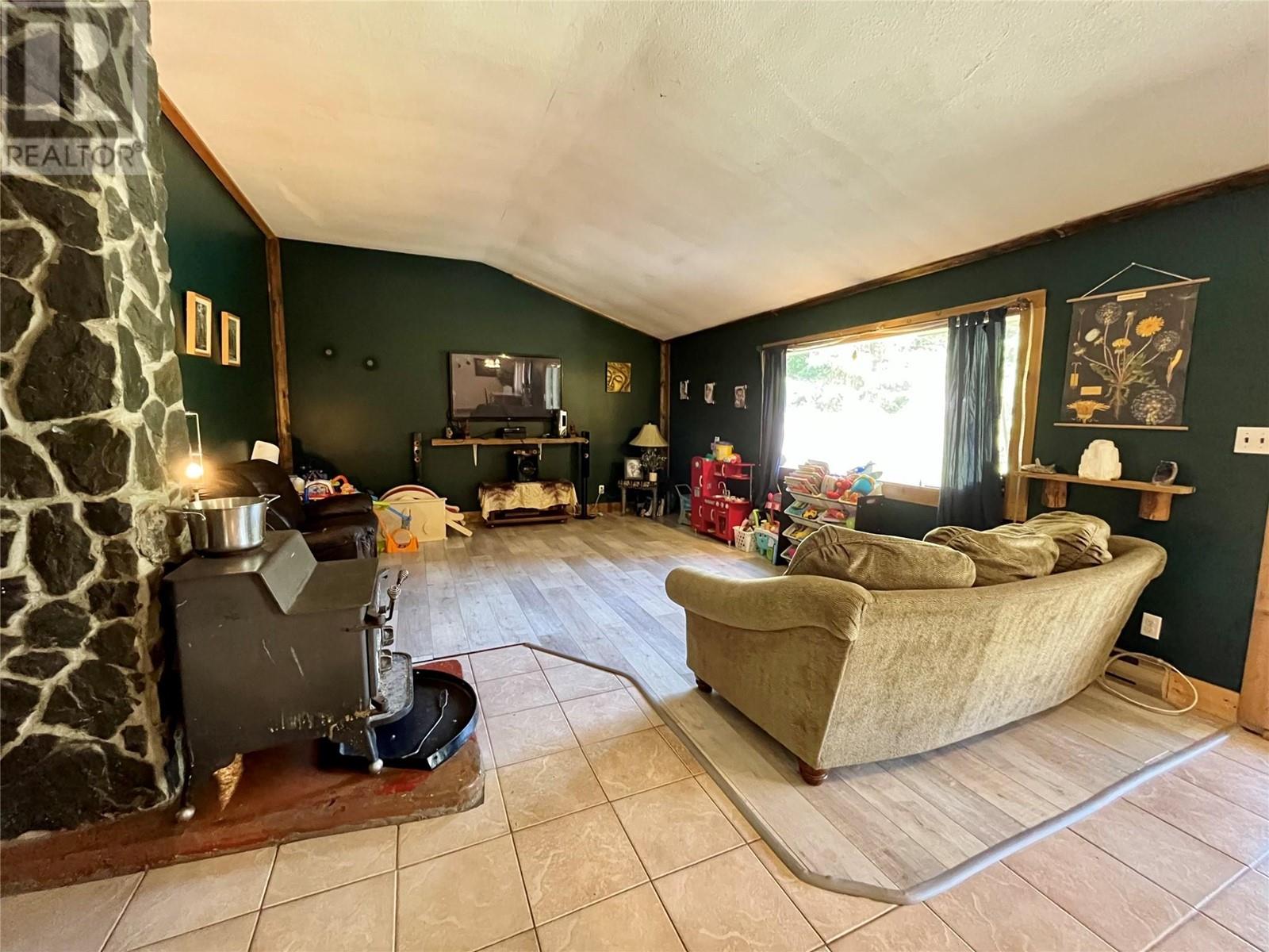 8832 Slocan West Rd Slocan West Road, Slocan, British Columbia  V0G 2C0 - Photo 10 - 10345172