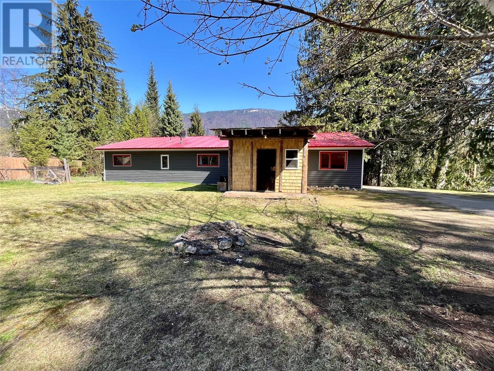 8832 Slocan West Rd Slocan West Road, Slocan, British Columbia  V0G 2C0 - Photo 2 - 10345172