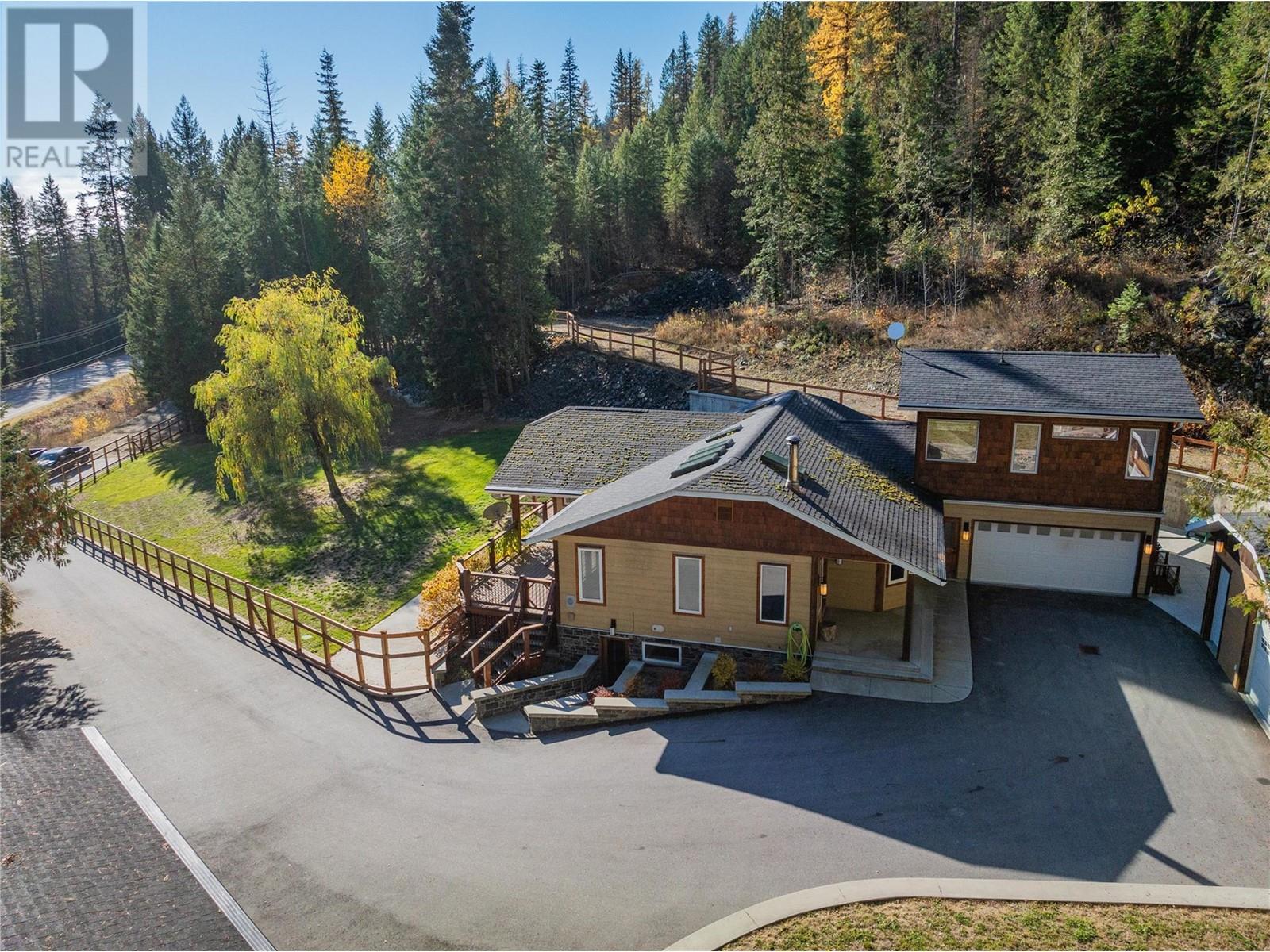 635 Highway 22 Highway, Rossland, British Columbia  V0G 1Y0 - Photo 1 - 10345176