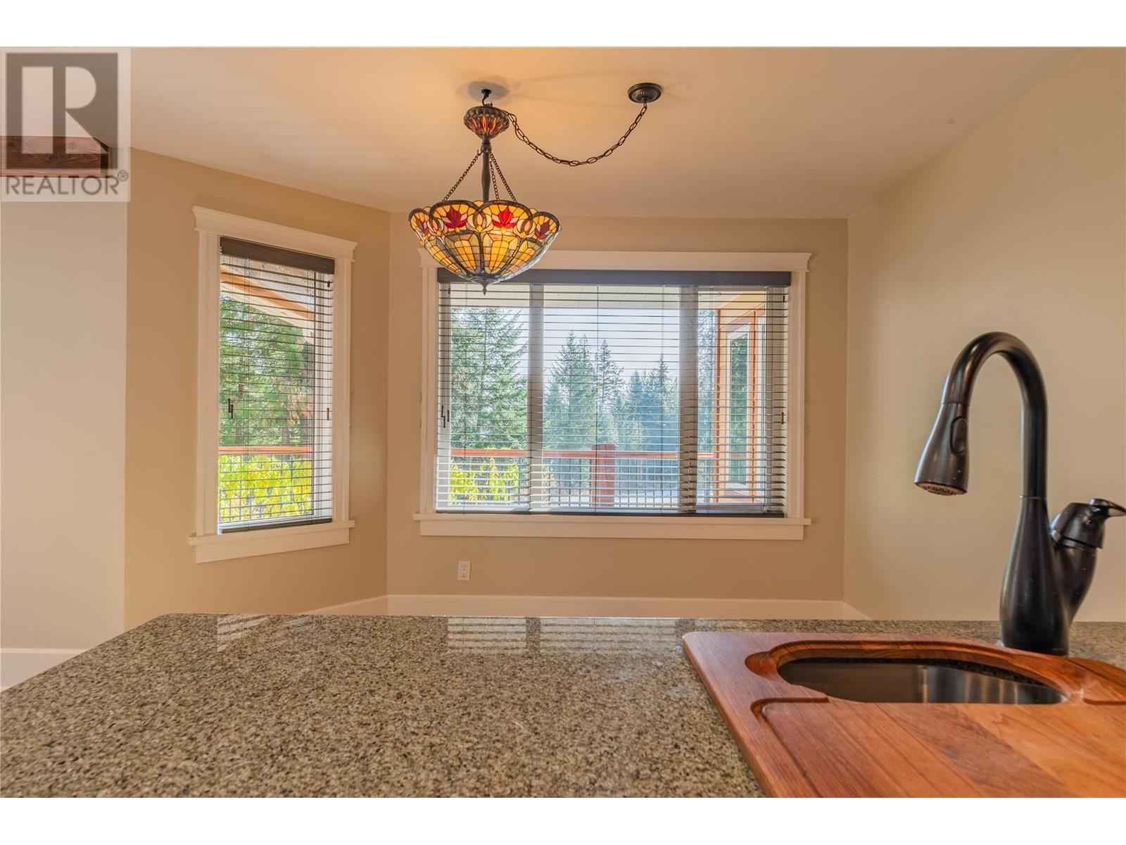 635 Highway 22 Highway, Rossland, British Columbia  V0G 1Y0 - Photo 16 - 10345176