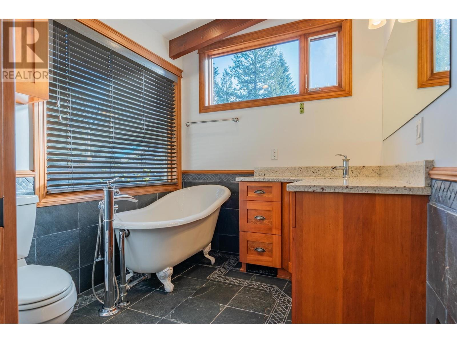635 Highway 22 Highway, Rossland, British Columbia  V0G 1Y0 - Photo 33 - 10345176