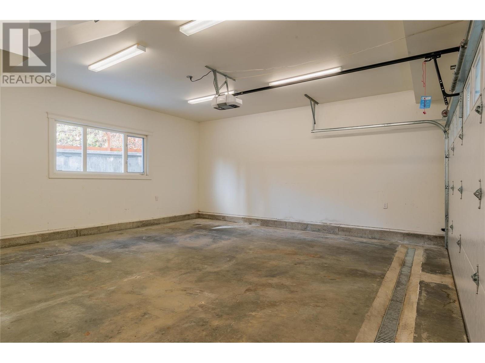 635 Highway 22 Highway, Rossland, British Columbia  V0G 1Y0 - Photo 48 - 10345176