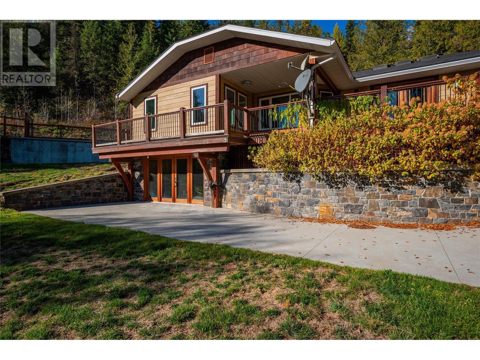 635 Highway 22 Highway, Rossland, British Columbia  V0G 1Y0 - Photo 72 - 10345176