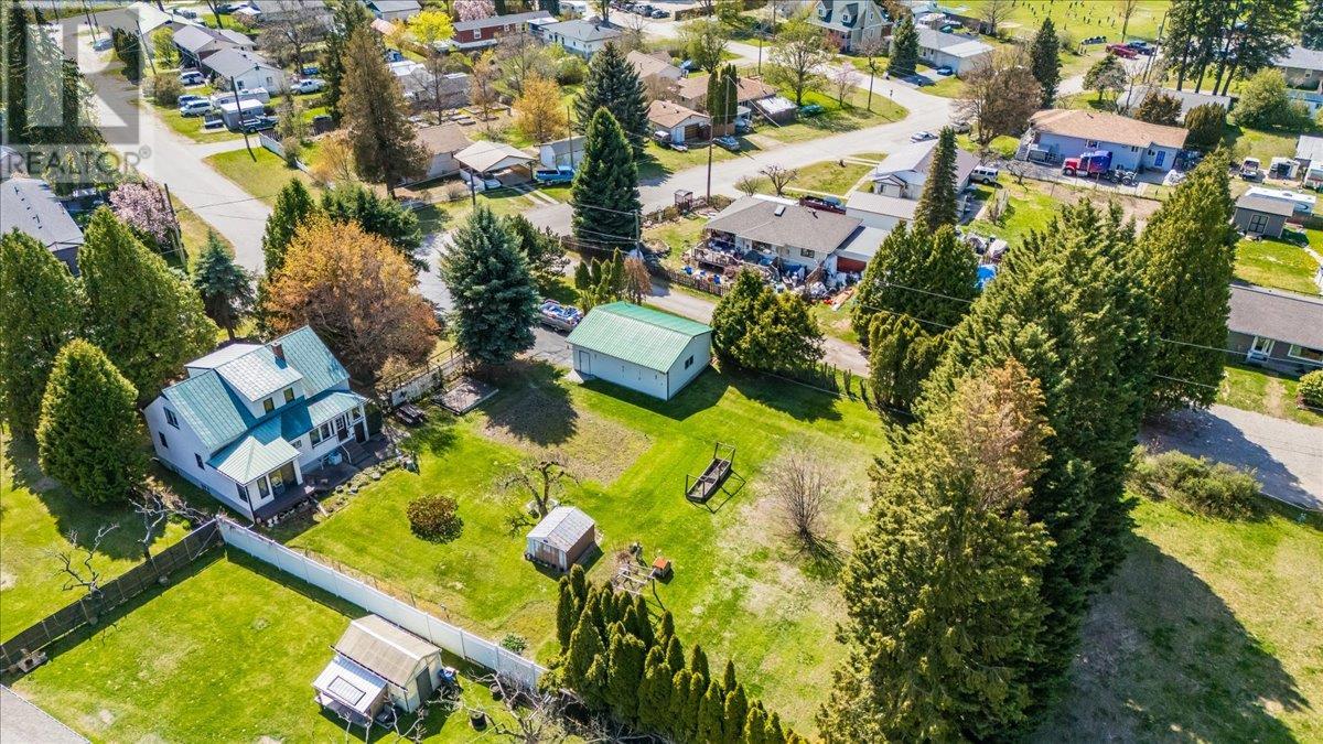 3045 Charleston Avenue, Castlegar, British Columbia  V0G 1X0 - Photo 1 - 10344952