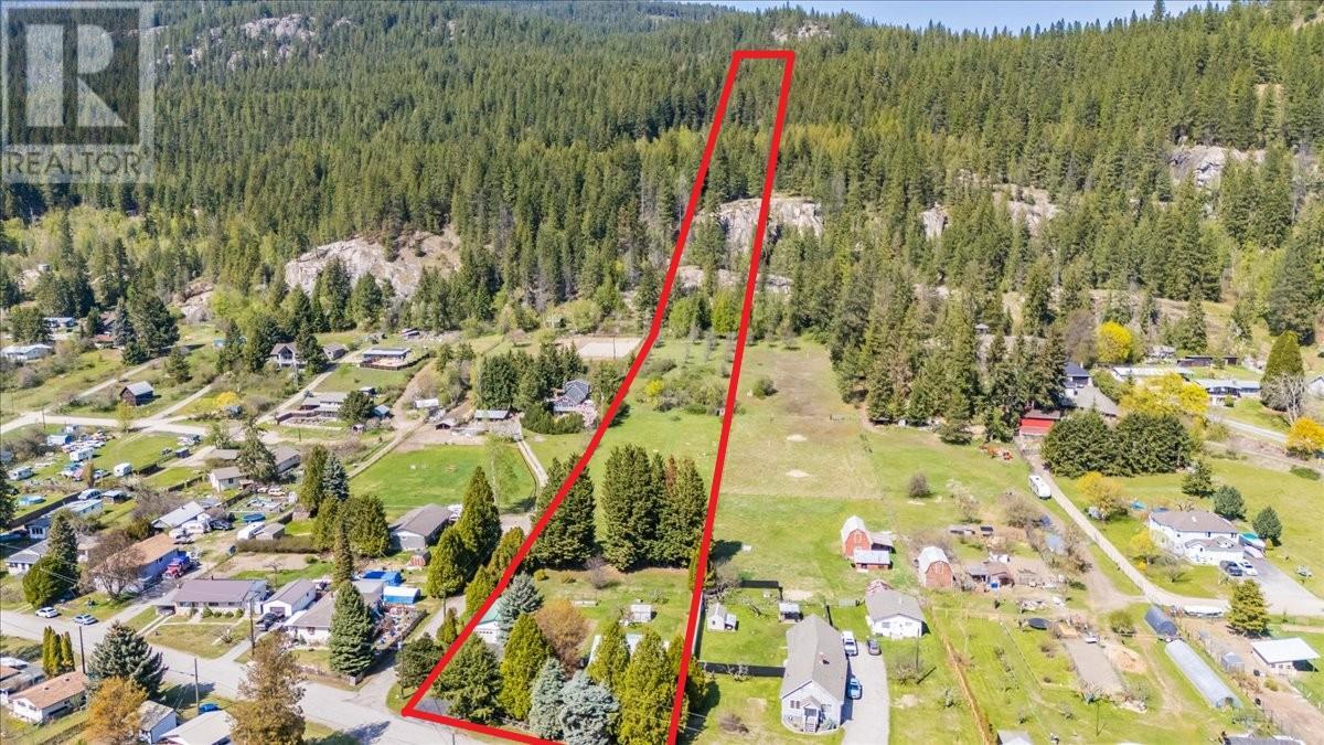 3045 Charleston Avenue, Castlegar, British Columbia  V0G 1X0 - Photo 2 - 10344952