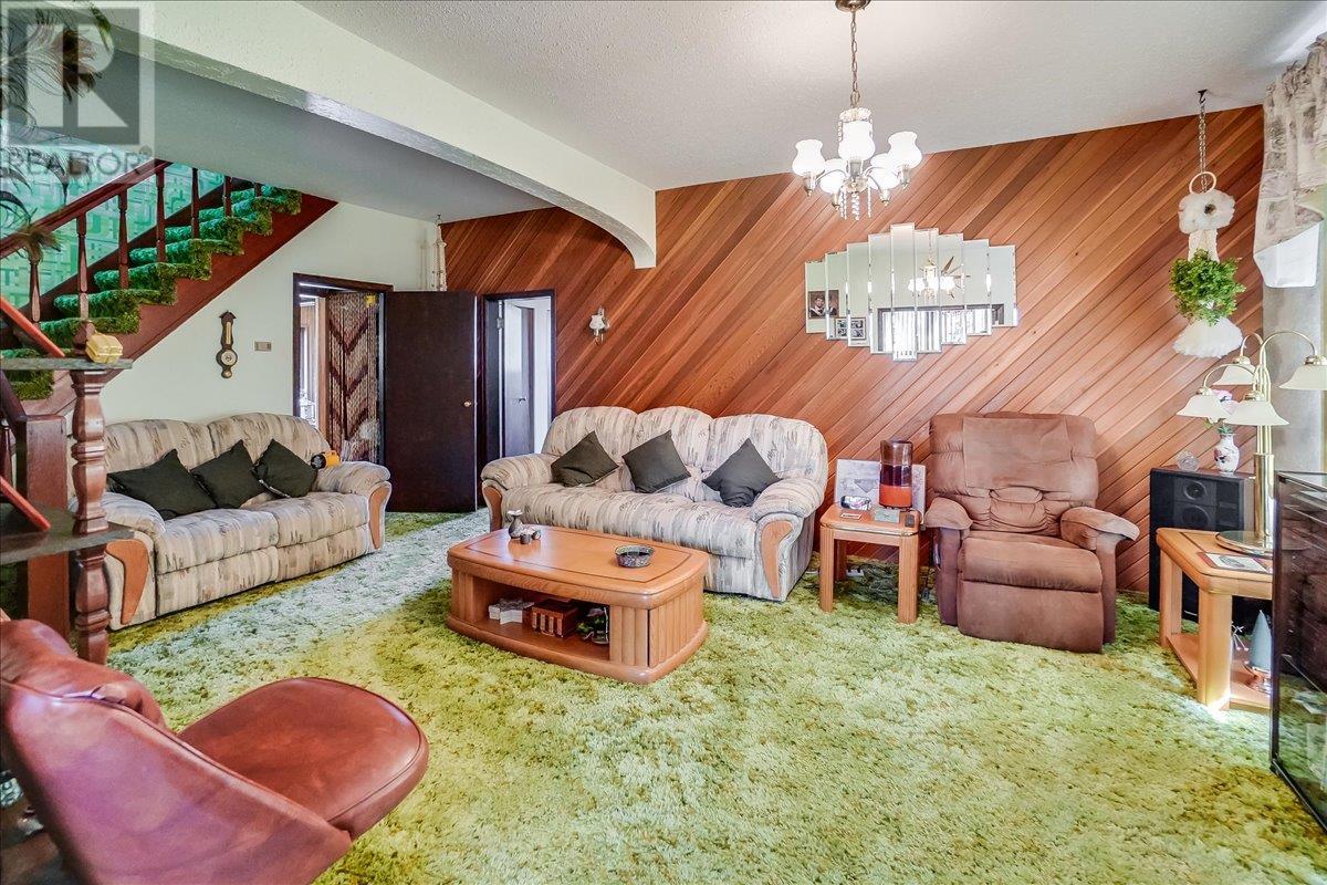 3045 Charleston Avenue, Castlegar, British Columbia  V0G 1X0 - Photo 22 - 10344952