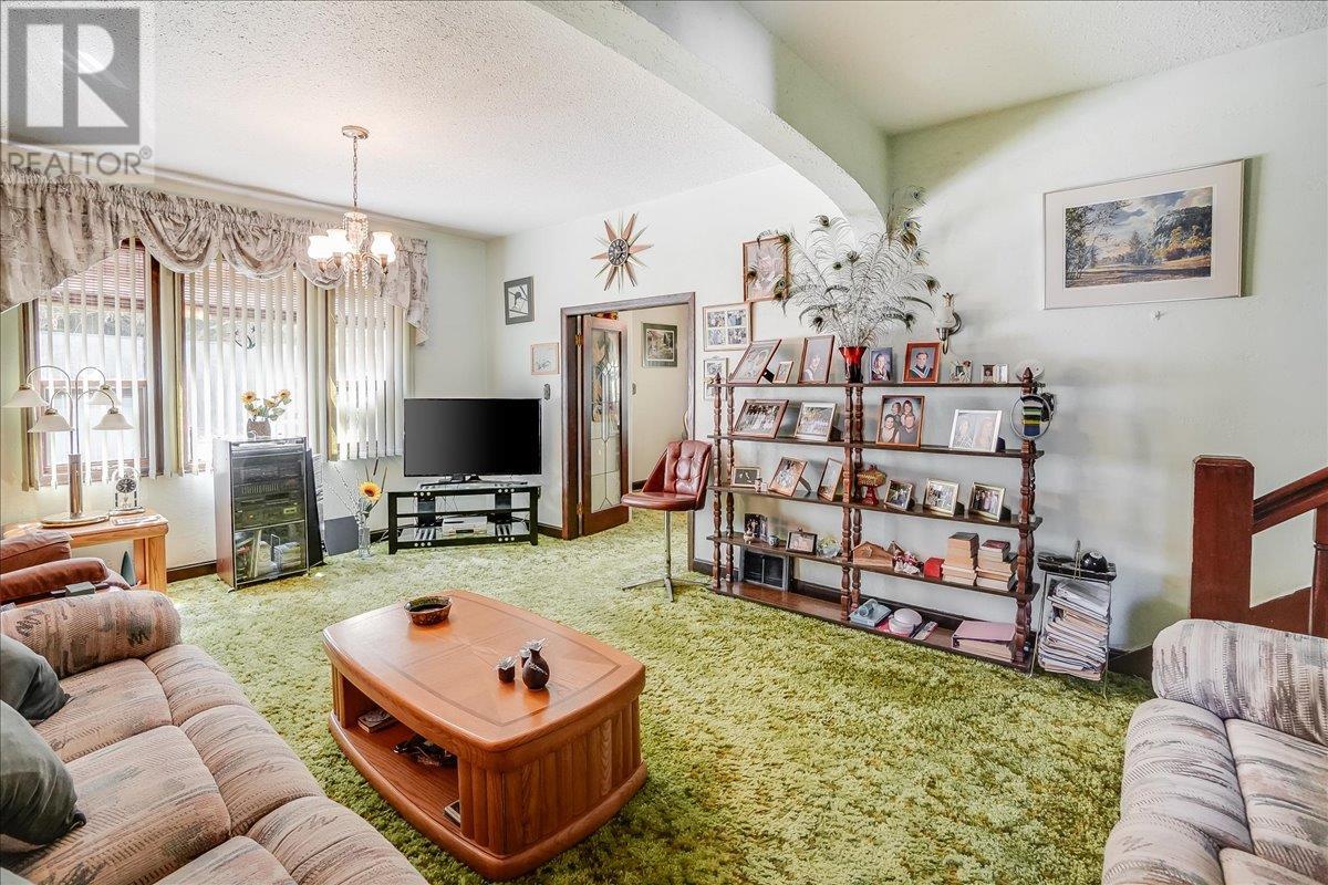 3045 Charleston Avenue, Castlegar, British Columbia  V0G 1X0 - Photo 24 - 10344952