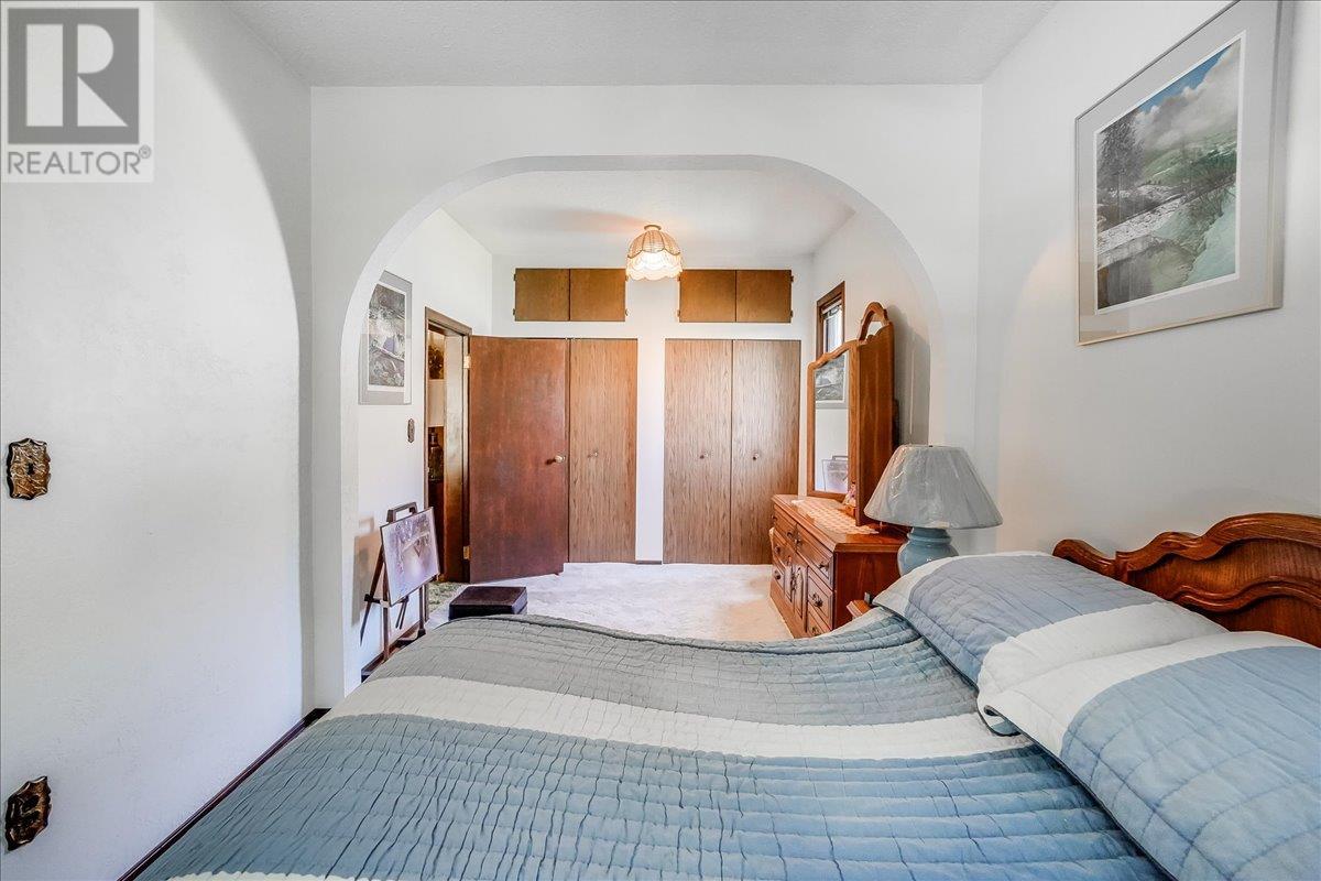 3045 Charleston Avenue, Castlegar, British Columbia  V0G 1X0 - Photo 26 - 10344952