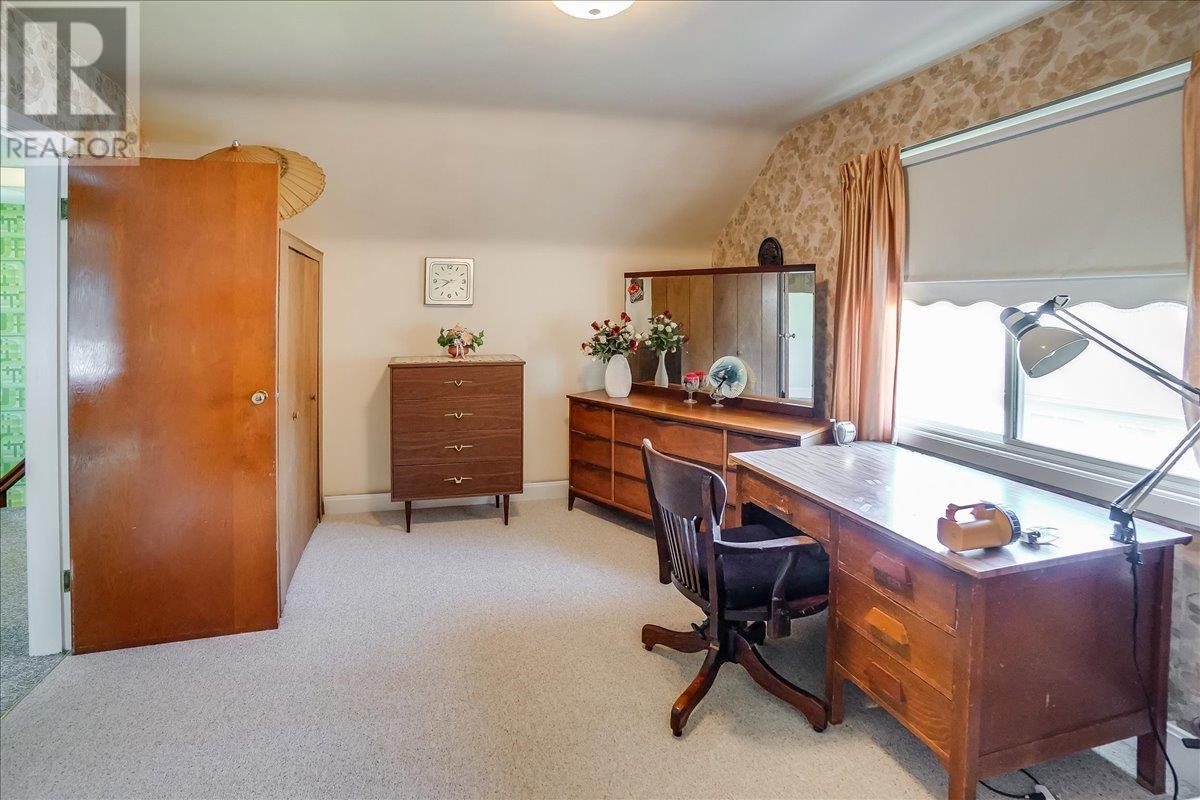 3045 Charleston Avenue, Castlegar, British Columbia  V0G 1X0 - Photo 31 - 10344952