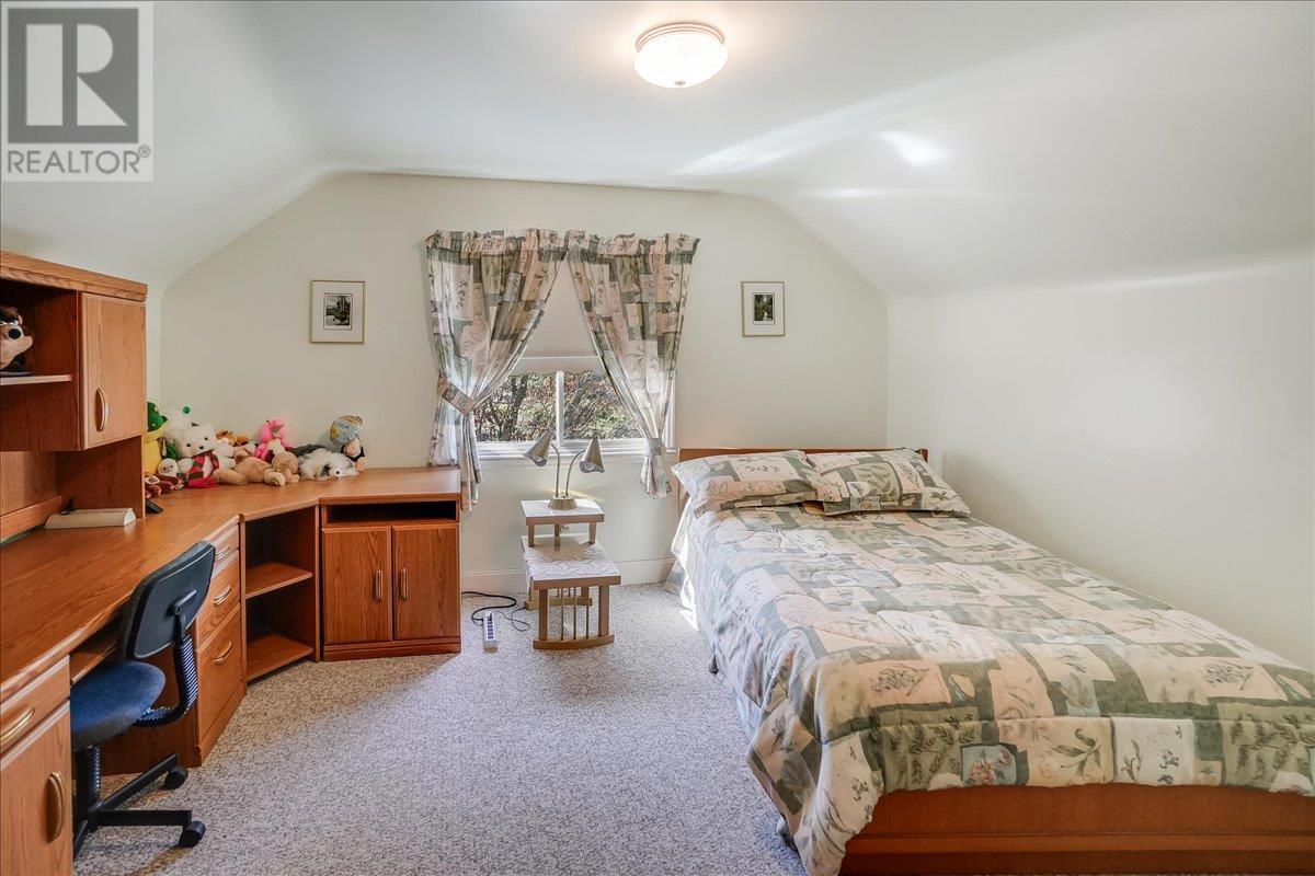 3045 Charleston Avenue, Castlegar, British Columbia  V0G 1X0 - Photo 34 - 10344952