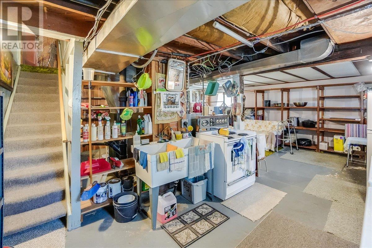 3045 Charleston Avenue, Castlegar, British Columbia  V0G 1X0 - Photo 36 - 10344952