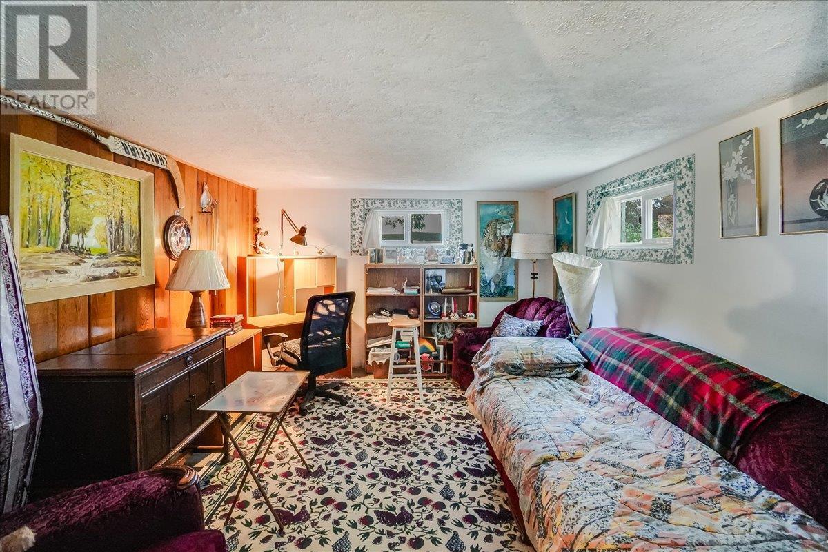 3045 Charleston Avenue, Castlegar, British Columbia  V0G 1X0 - Photo 39 - 10344952