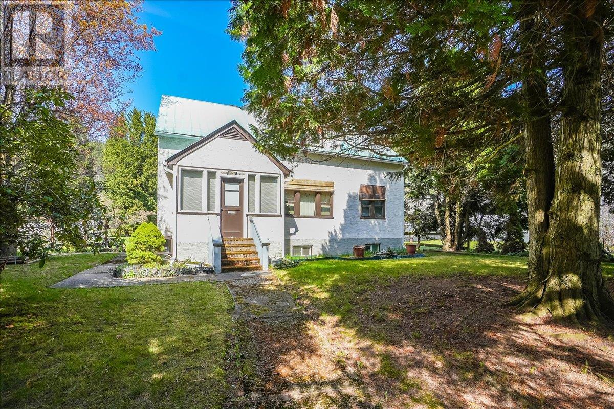 3045 Charleston Avenue, Castlegar, British Columbia  V0G 1X0 - Photo 4 - 10344952