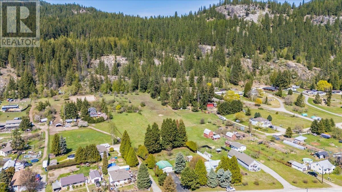 3045 Charleston Avenue, Castlegar, British Columbia  V0G 1X0 - Photo 42 - 10344952