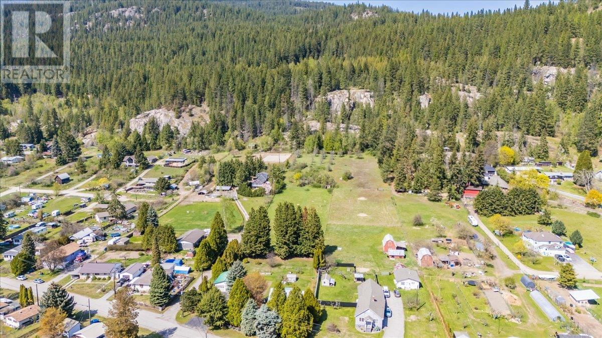 3045 Charleston Avenue, Castlegar, British Columbia  V0G 1X0 - Photo 44 - 10344952