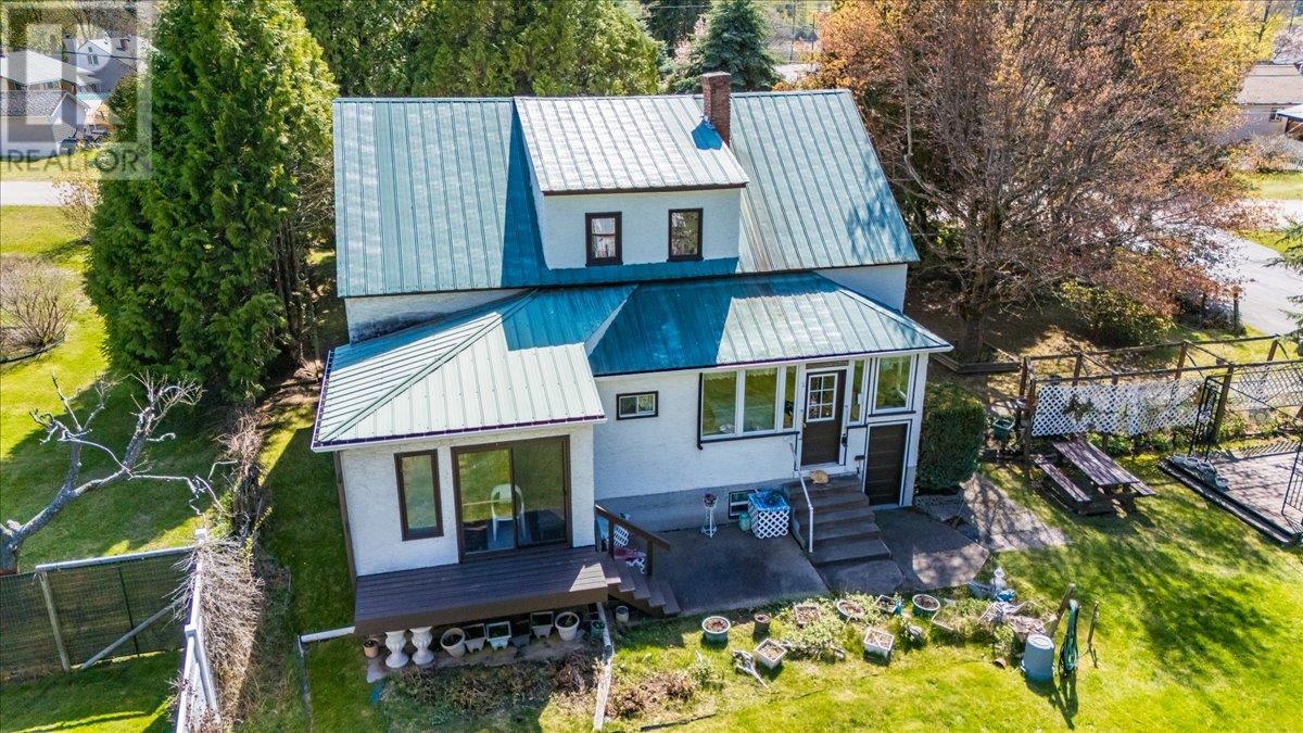 3045 Charleston Avenue, Castlegar, British Columbia  V0G 1X0 - Photo 6 - 10344952