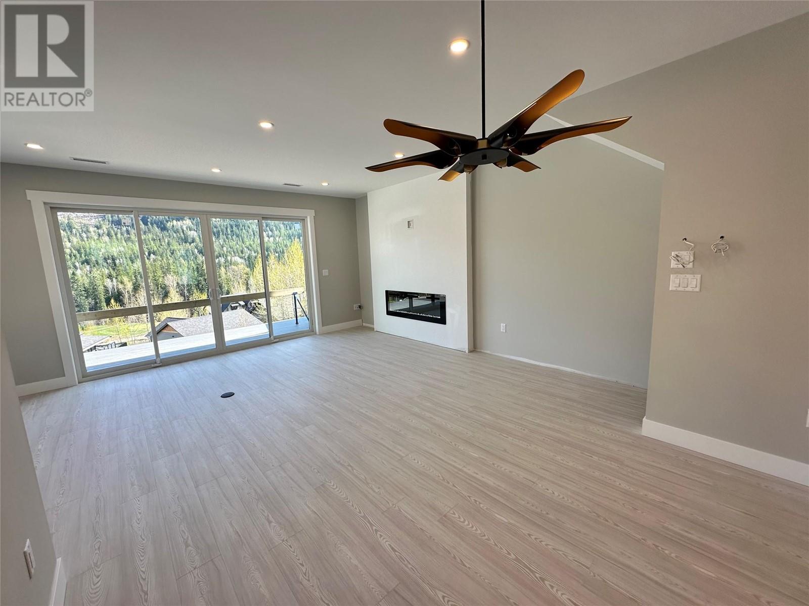 932-3 Redstone Drive, Rossland, British Columbia  V0G 1Y0 - Photo 3 - 10345339