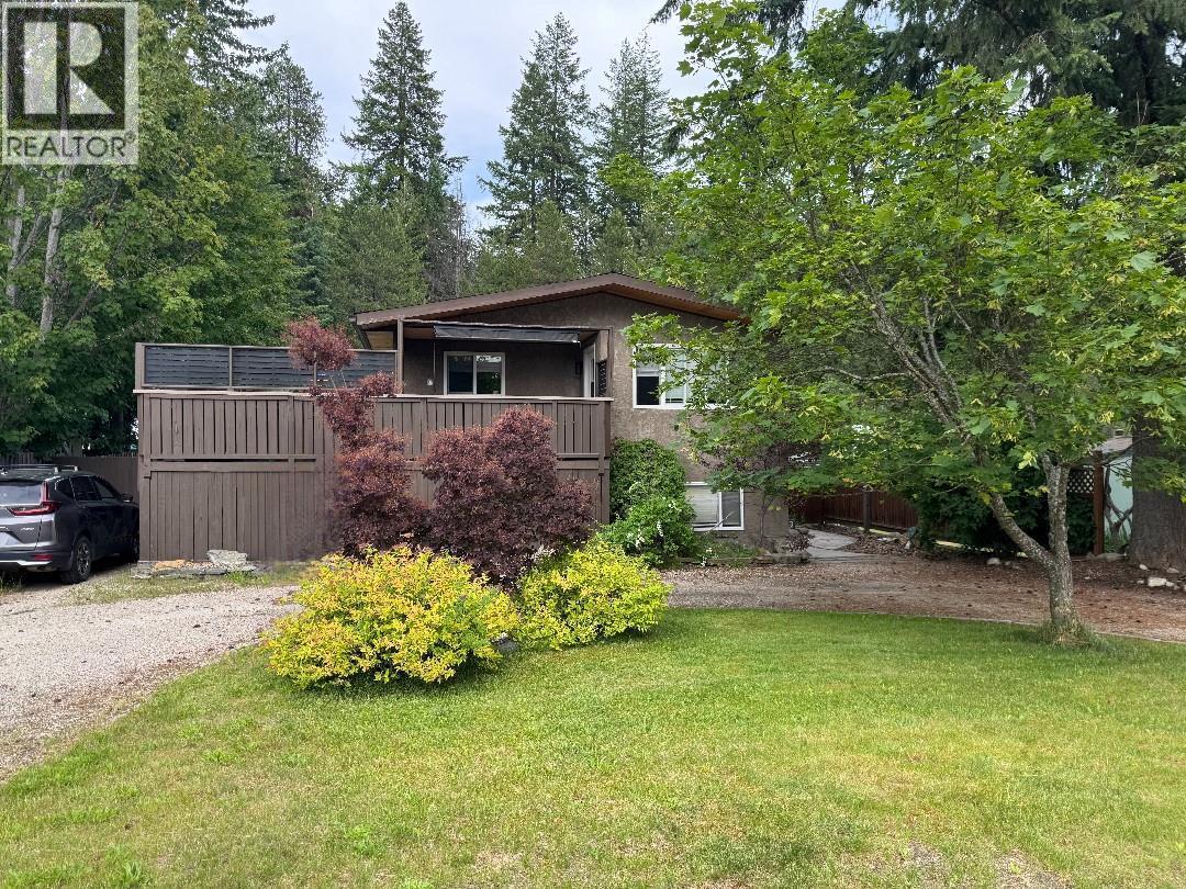922 Columbia Crescent, Nakusp, British Columbia  V0G 1R0 - Photo 1 - 10345438