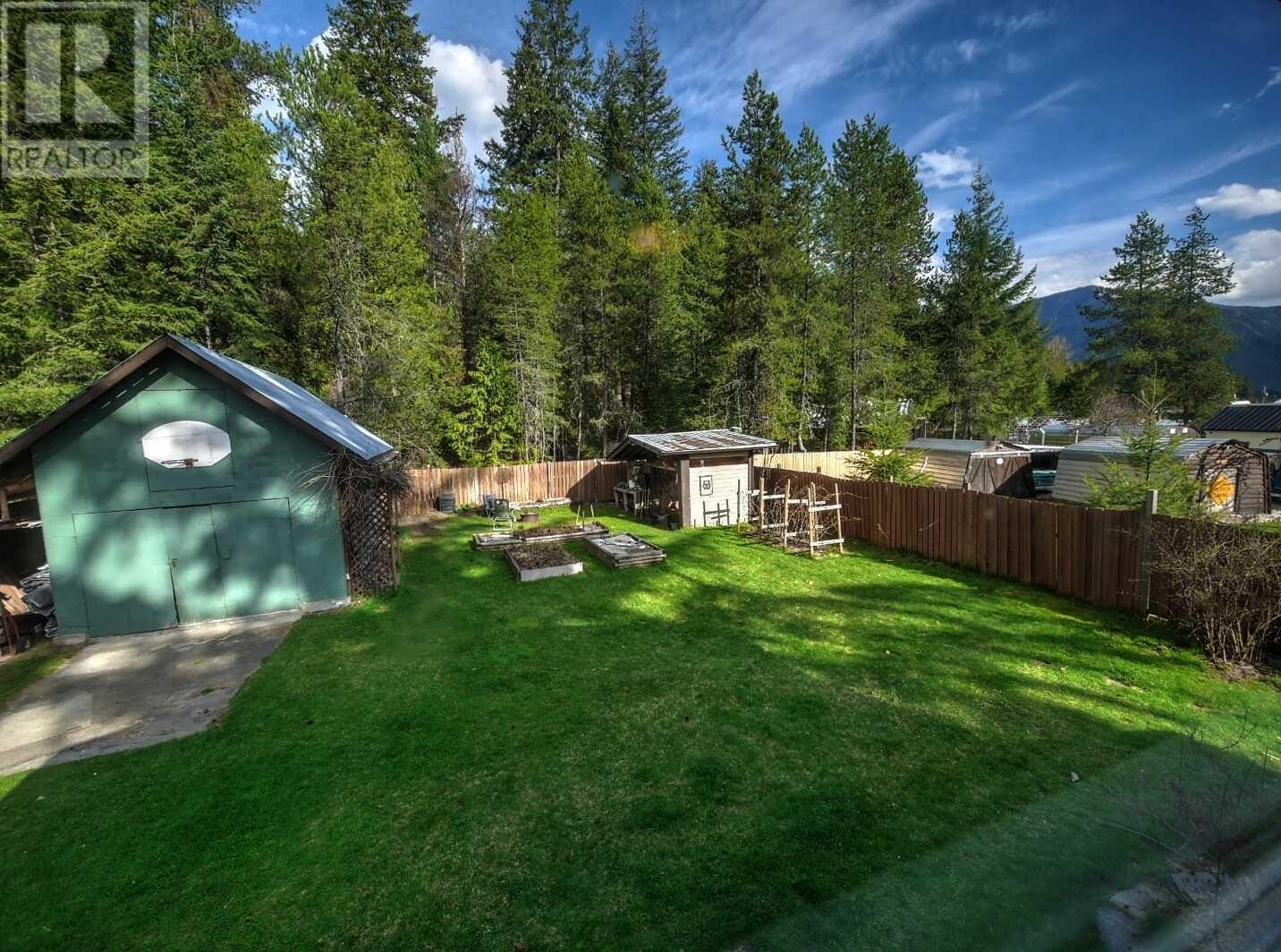 922 Columbia Crescent, Nakusp, British Columbia  V0G 1R0 - Photo 12 - 10345438