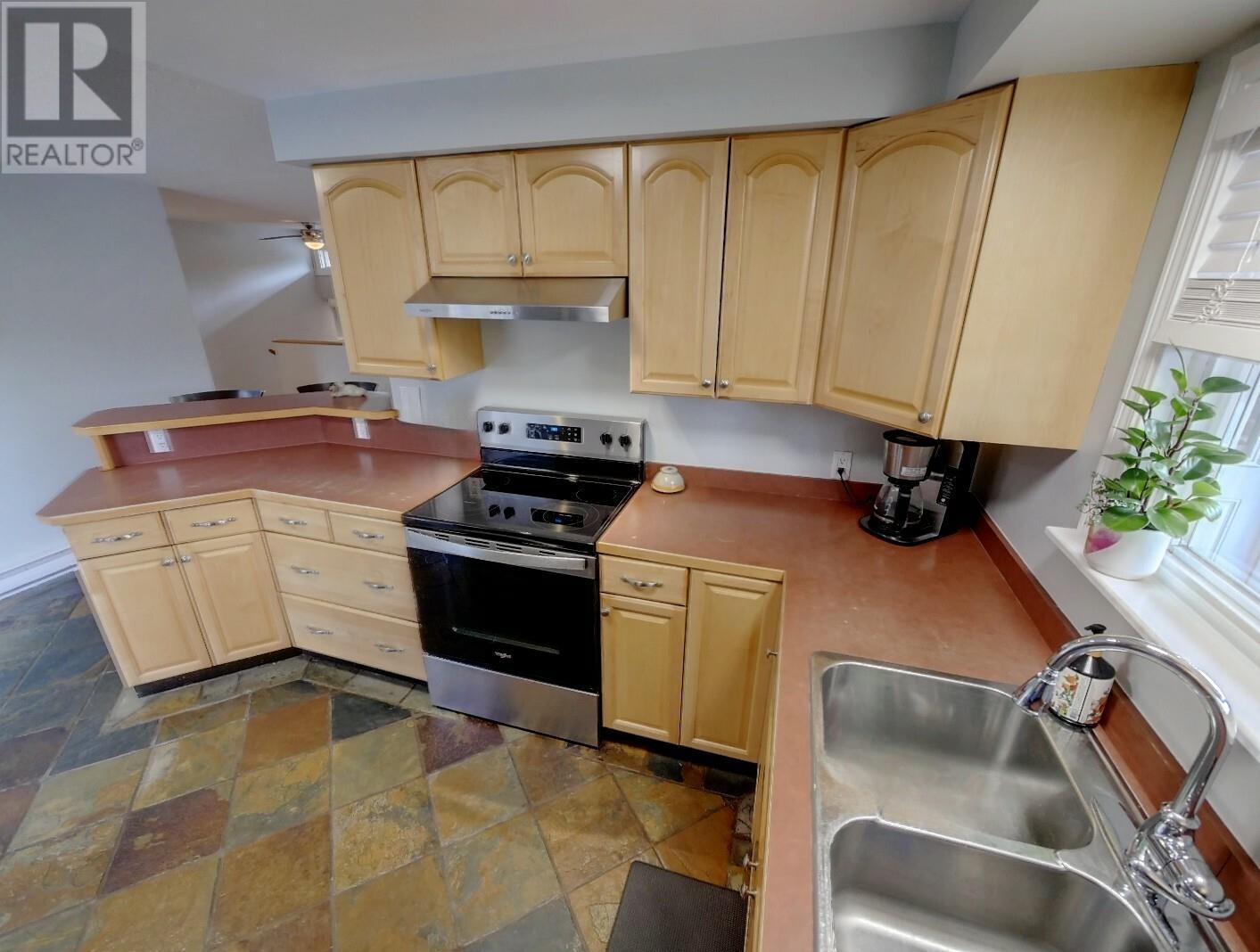 922 Columbia Crescent, Nakusp, British Columbia  V0G 1R0 - Photo 4 - 10345438