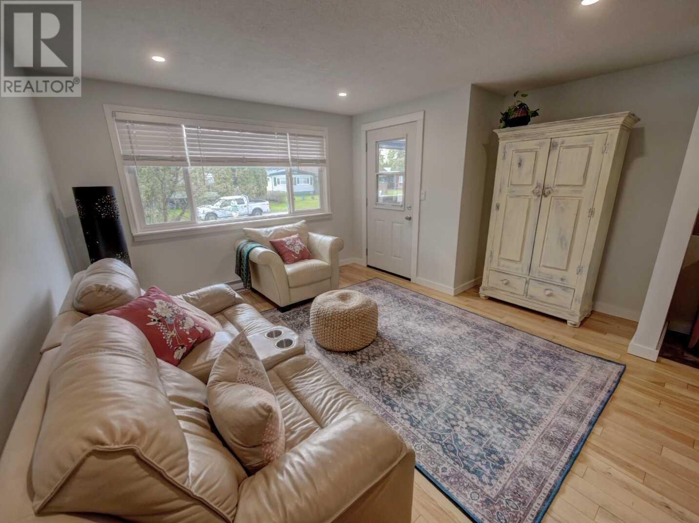 922 Columbia Crescent, Nakusp, British Columbia  V0G 1R0 - Photo 5 - 10345438