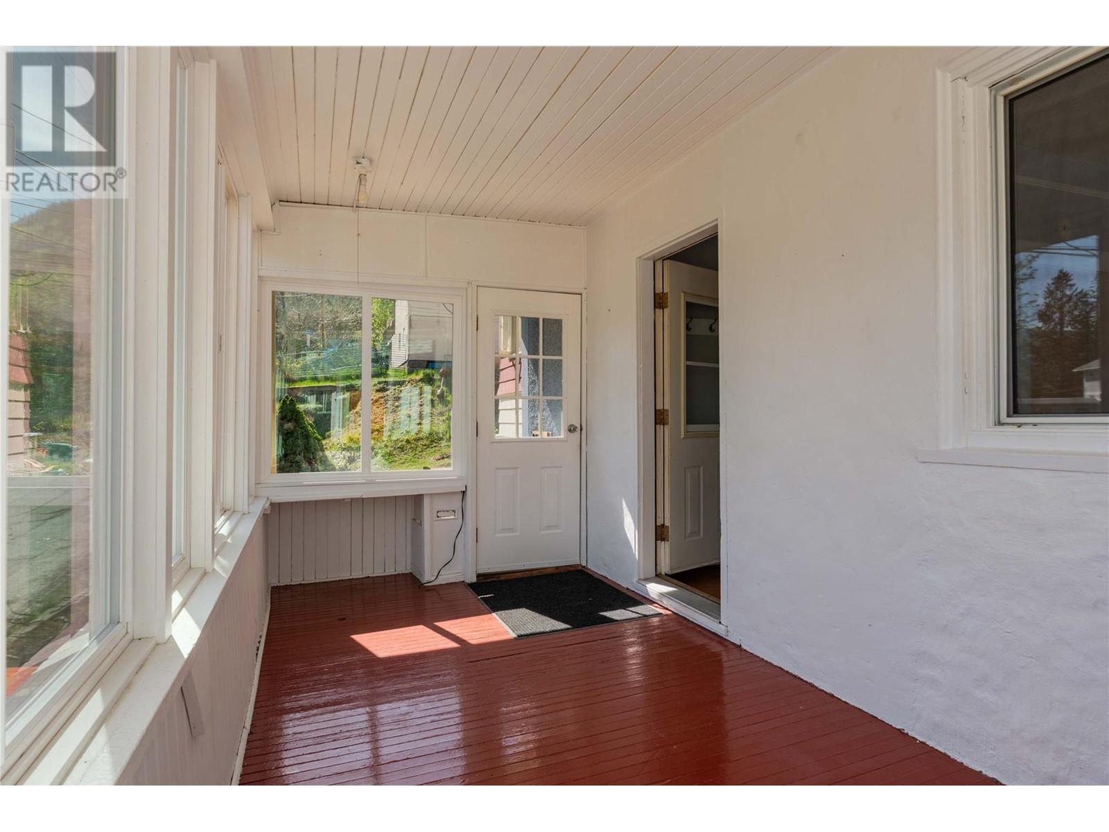 1410 Tamarac Avenue, Trail, British Columbia  V1R 4J3 - Photo 7 - 10345470
