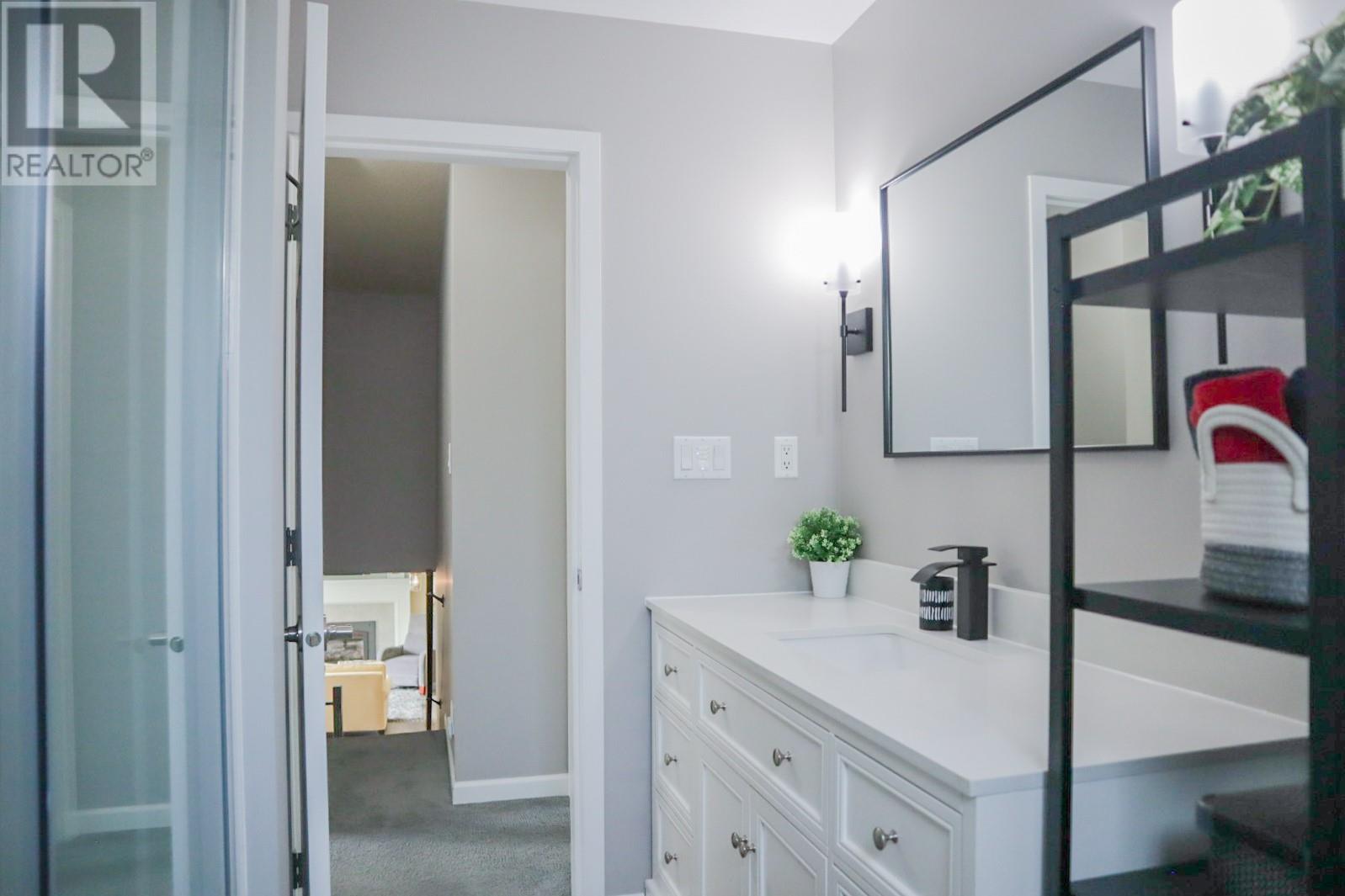 836 Burns Avenue, Warfield, British Columbia  V1R 2G1 - Photo 54 - 10345406