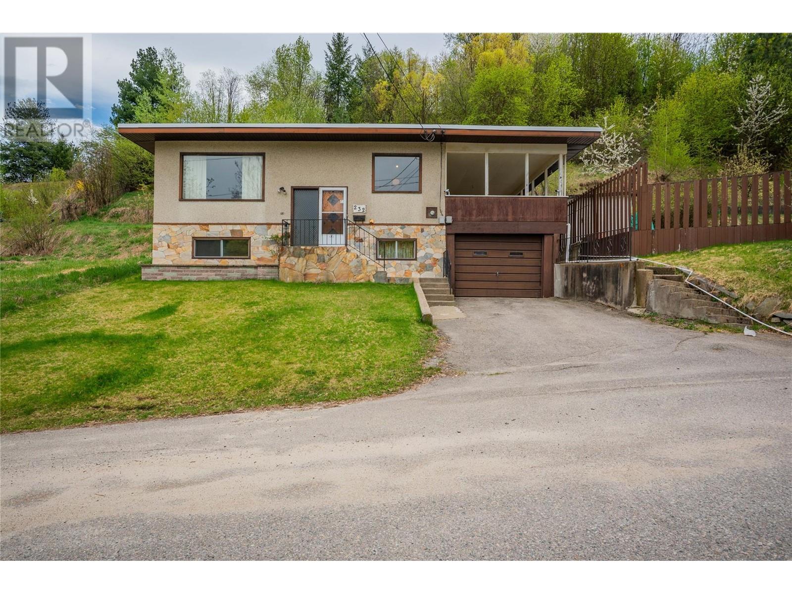 232 Haig Street, Warfield, British Columbia  V1R 2L9 - Photo 1 - 10344253