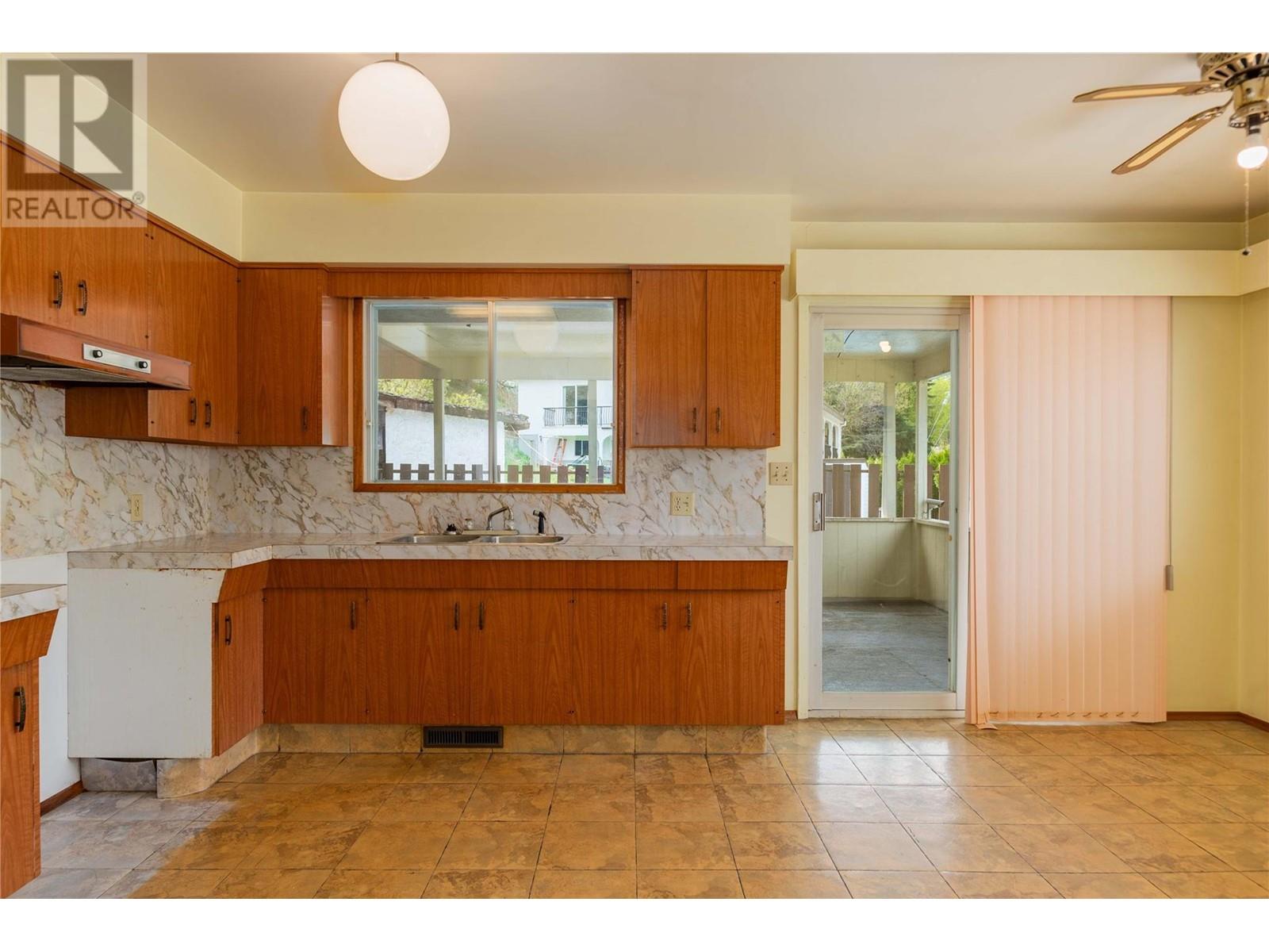 232 Haig Street, Warfield, British Columbia  V1R 2L9 - Photo 13 - 10344253