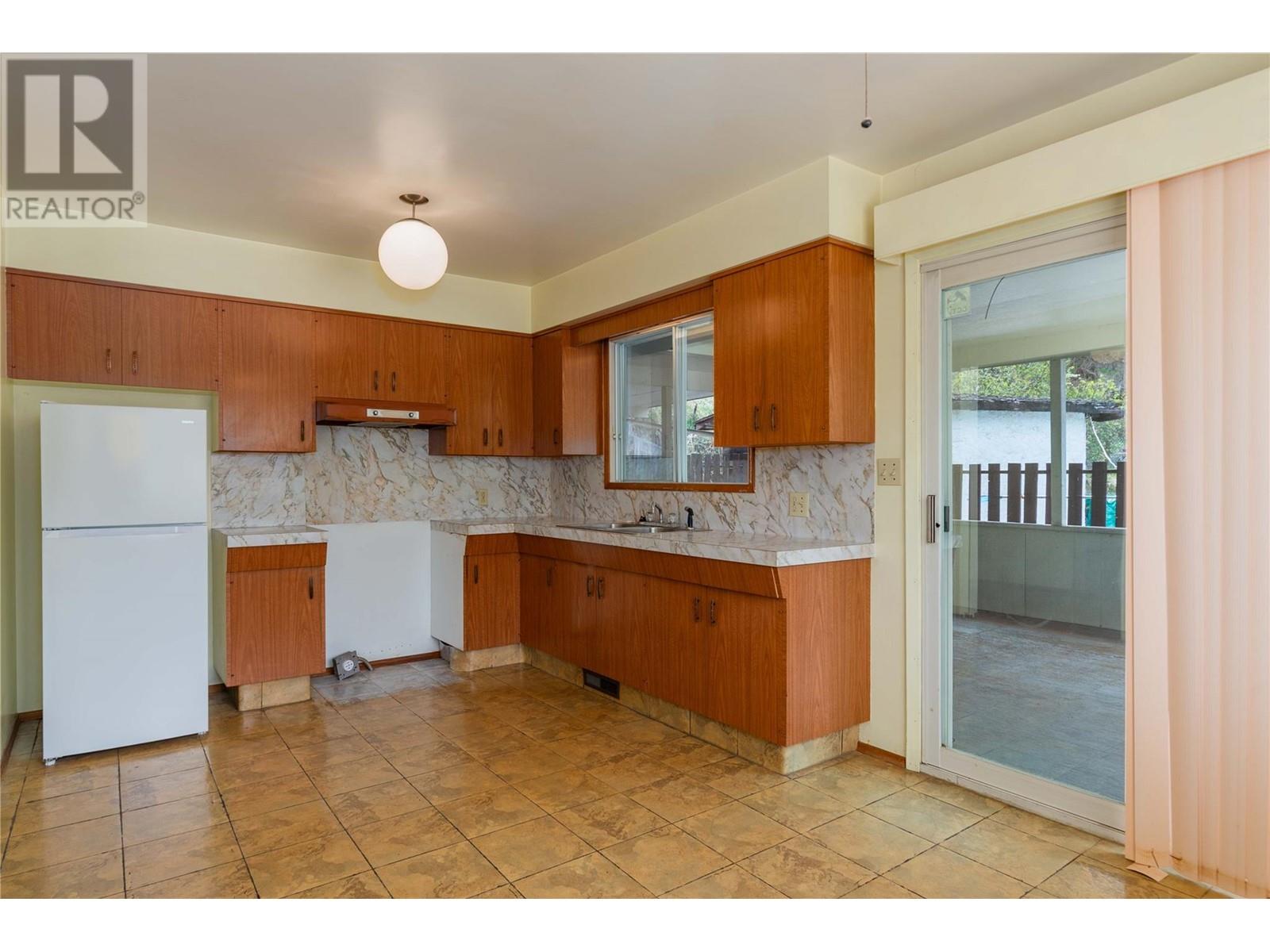 232 Haig Street, Warfield, British Columbia  V1R 2L9 - Photo 14 - 10344253