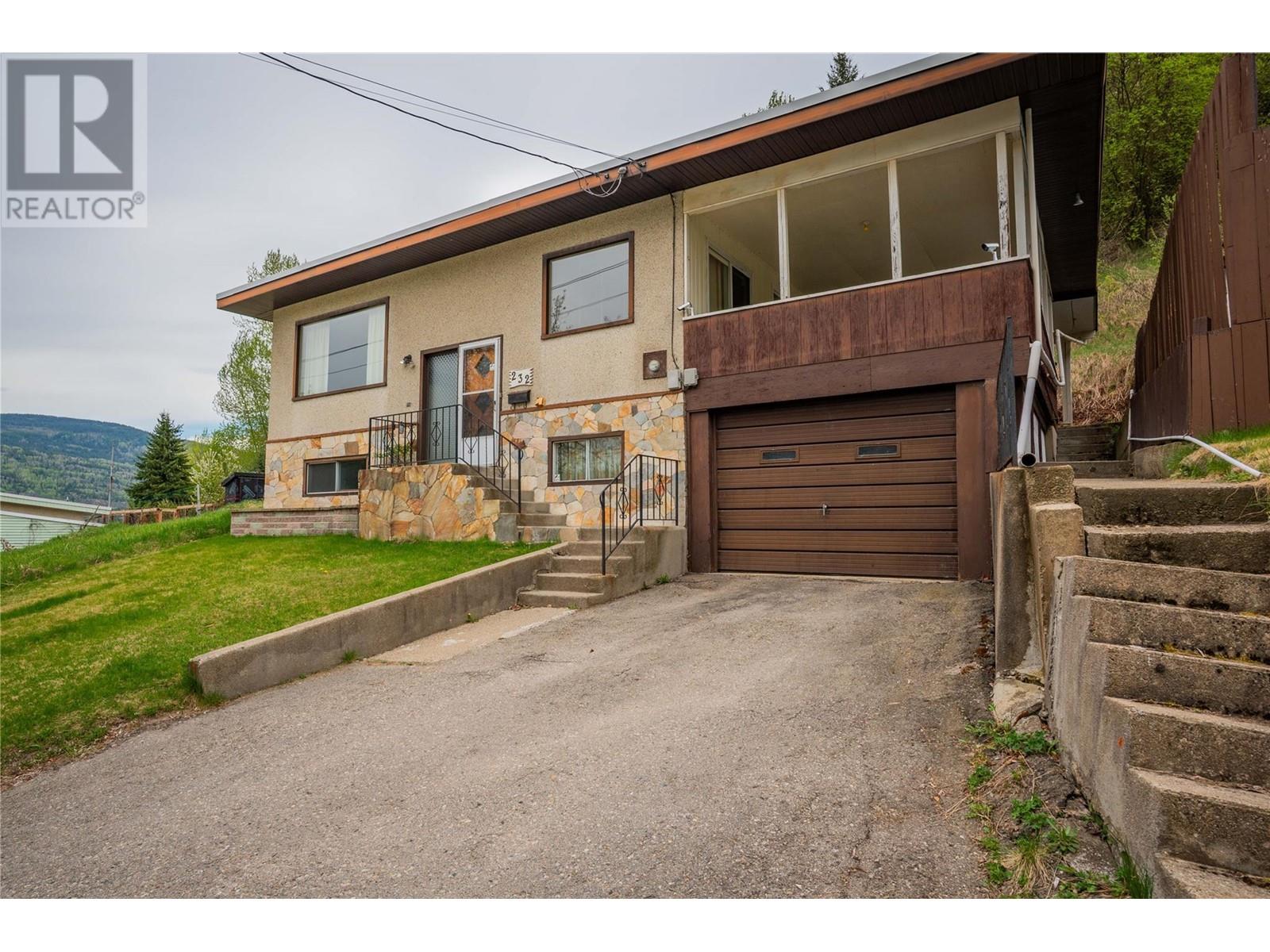 232 Haig Street, Warfield, British Columbia  V1R 2L9 - Photo 3 - 10344253