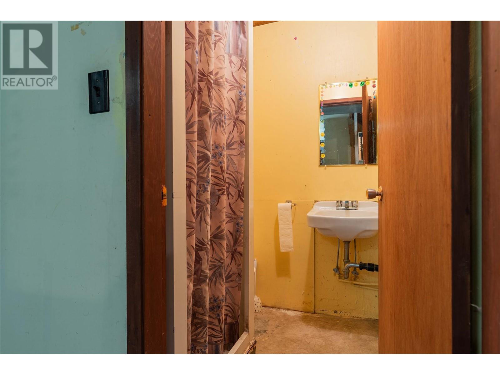 232 Haig Street, Warfield, British Columbia  V1R 2L9 - Photo 37 - 10344253