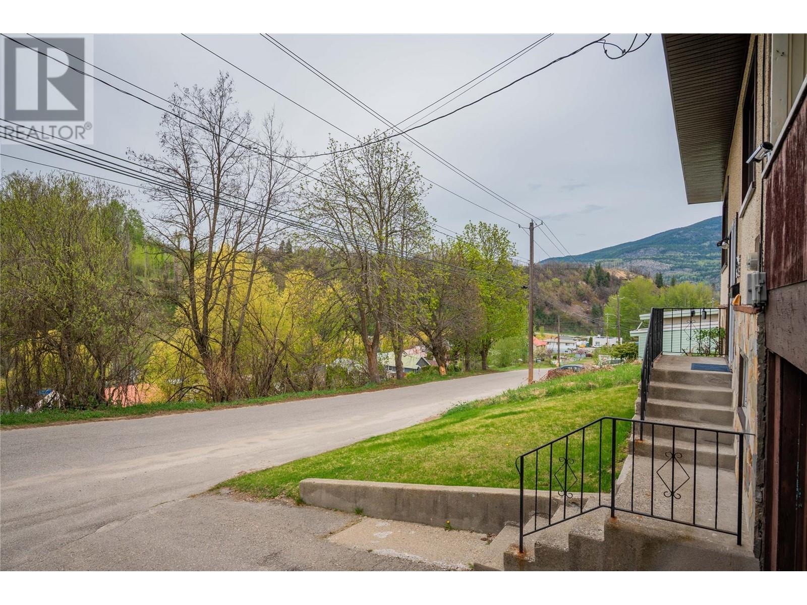 232 Haig Street, Warfield, British Columbia  V1R 2L9 - Photo 4 - 10344253