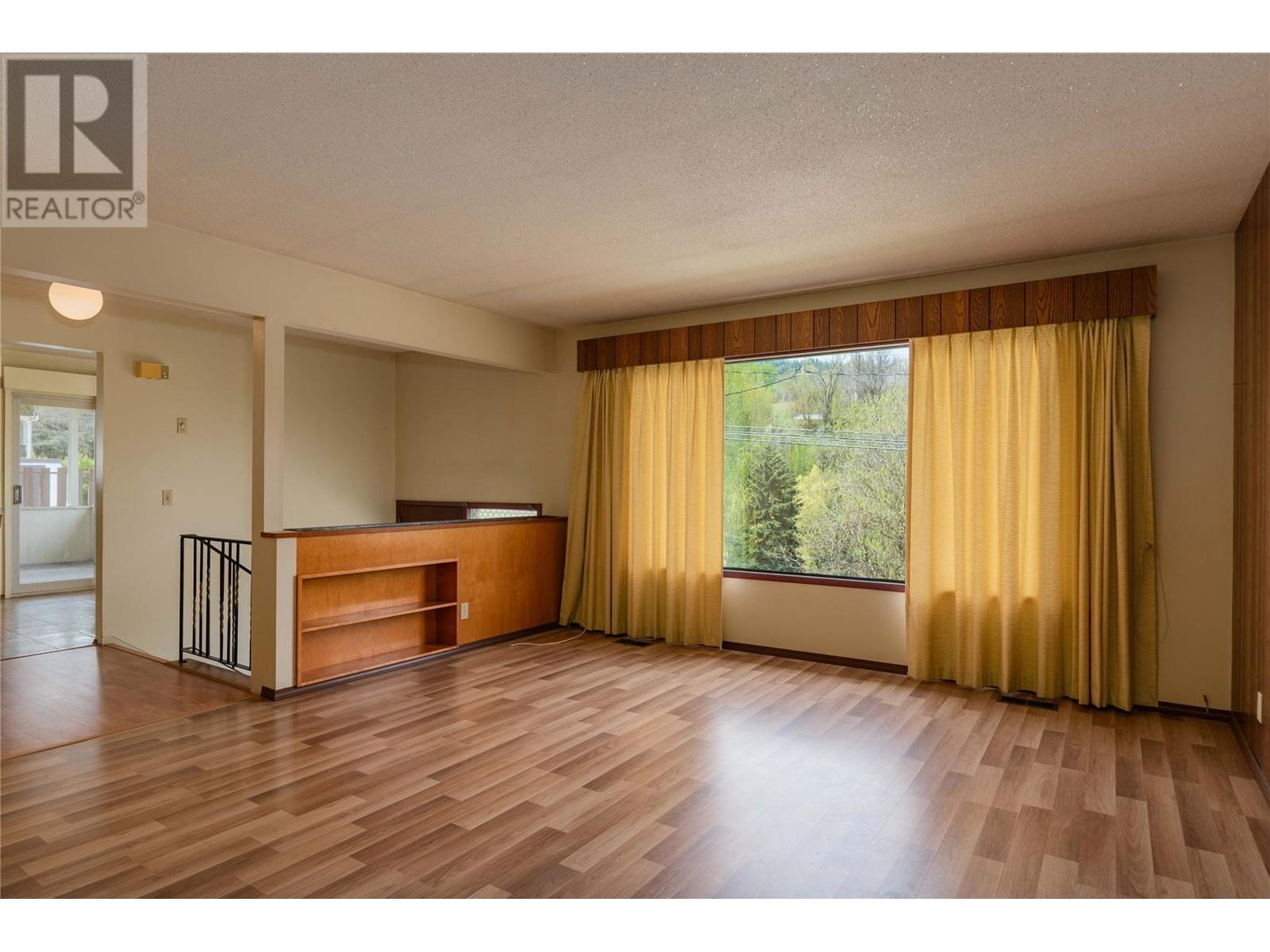 232 Haig Street, Warfield, British Columbia  V1R 2L9 - Photo 9 - 10344253
