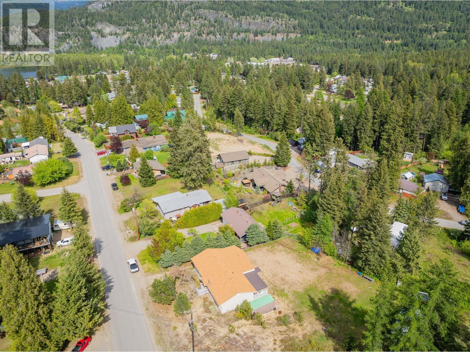 60 Chase Road, Christina Lake, British Columbia  V0G 1E0 - Photo 37 - 10345494