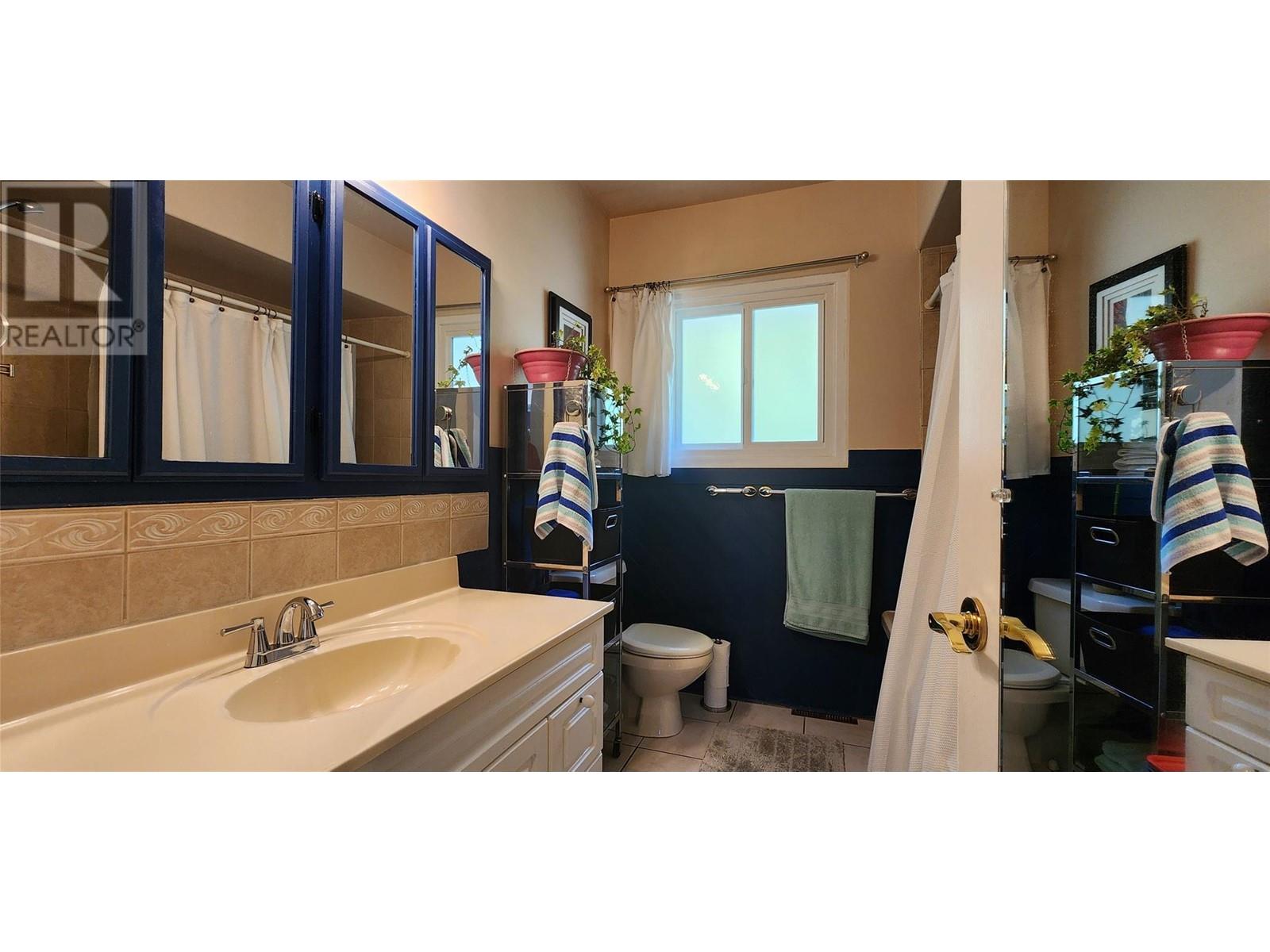 138 Colley Street, Warfield, British Columbia  V1R 2M2 - Photo 23 - 10346119