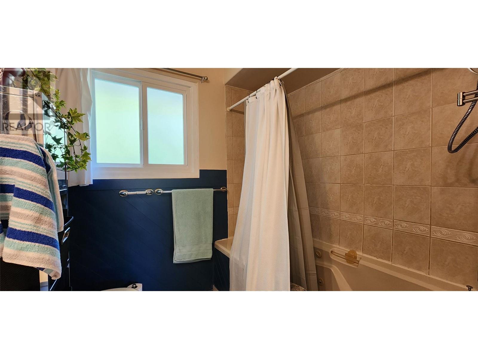 138 Colley Street, Warfield, British Columbia  V1R 2M2 - Photo 24 - 10346119