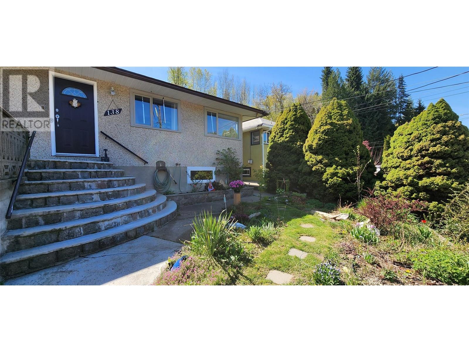 138 Colley Street, Warfield, British Columbia  V1R 2M2 - Photo 3 - 10346119