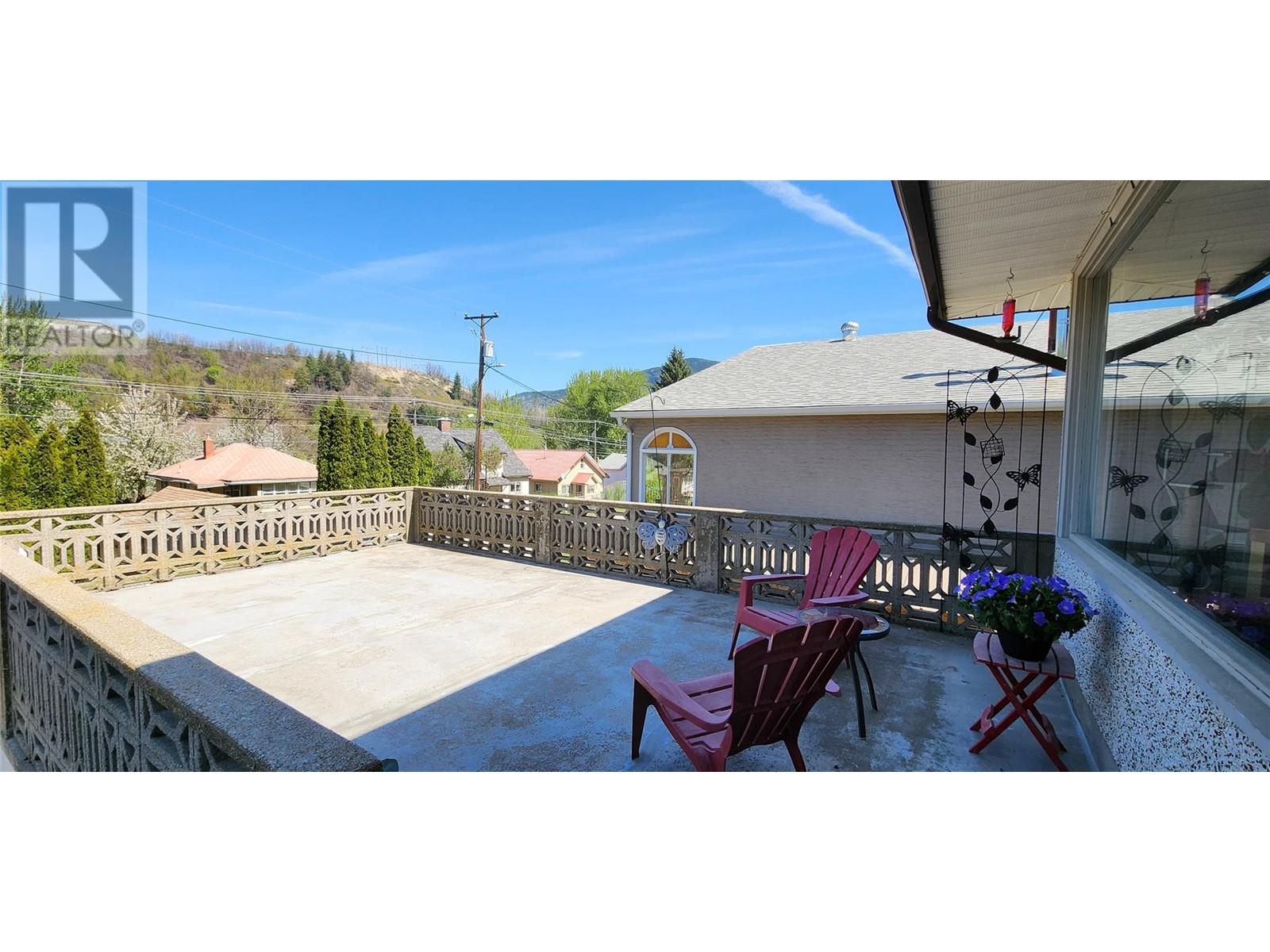 138 Colley Street, Warfield, British Columbia  V1R 2M2 - Photo 4 - 10346119