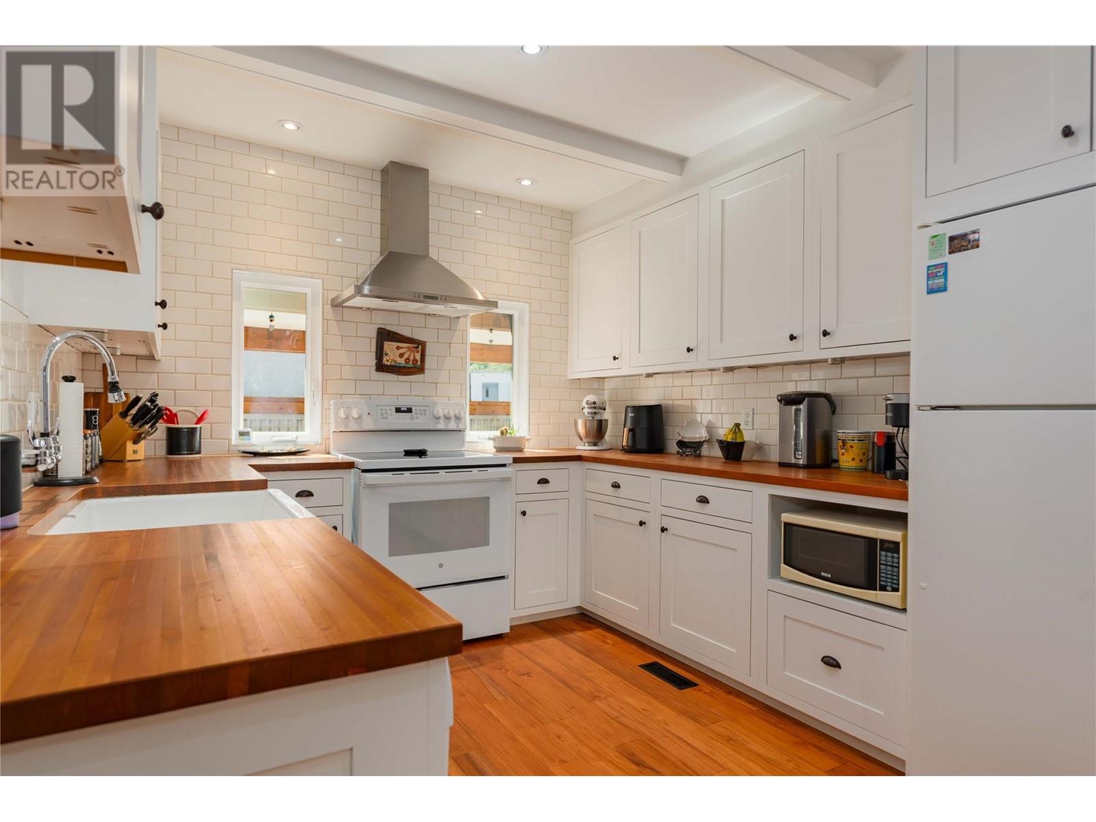 1443 Columbia Avenue, Trail, British Columbia  V1R 1J7 - Photo 4 - 10345993