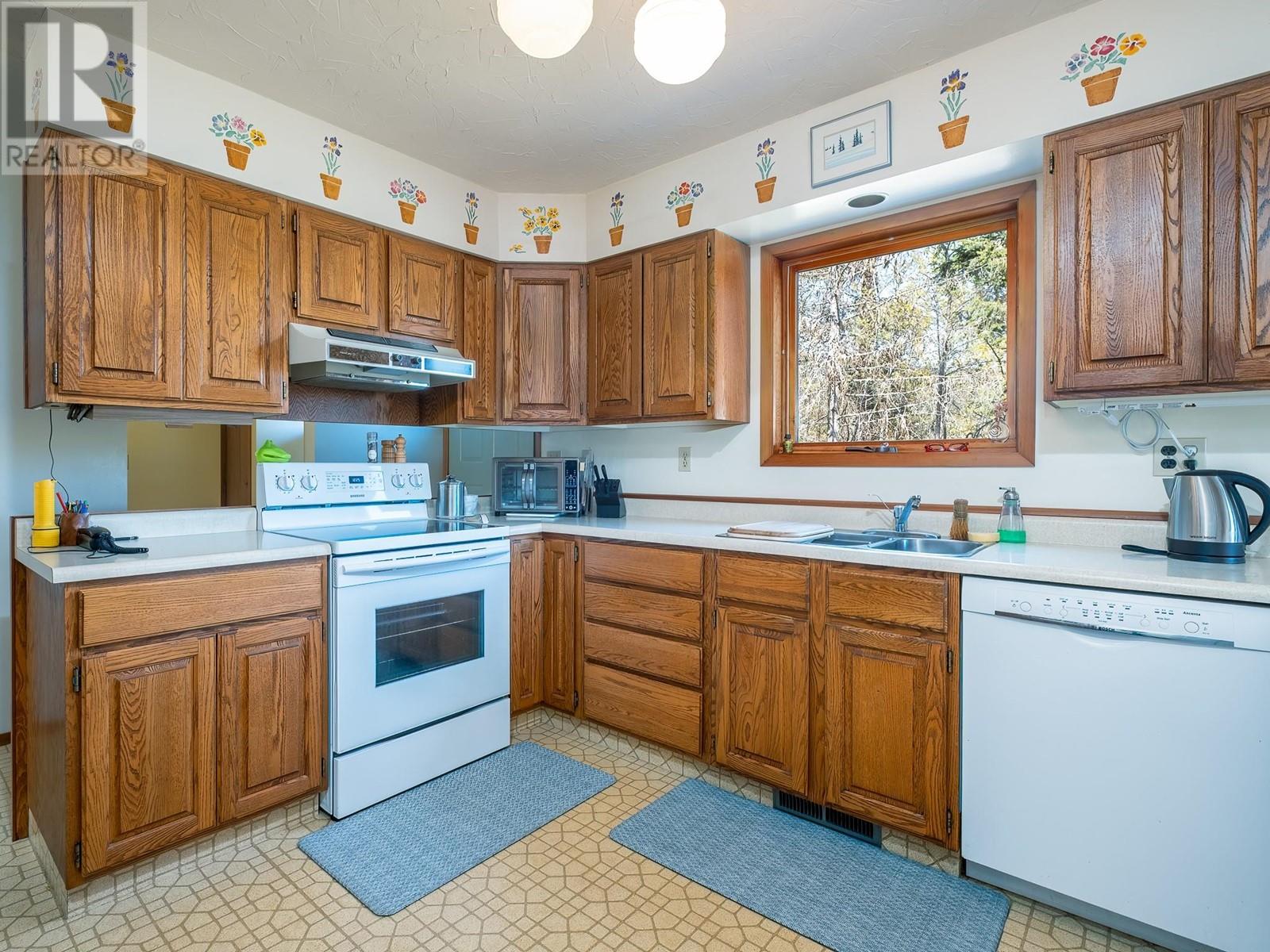 1750 Phoenix Avenue, Rossland, British Columbia  V0G 1Y0 - Photo 10 - 10345656