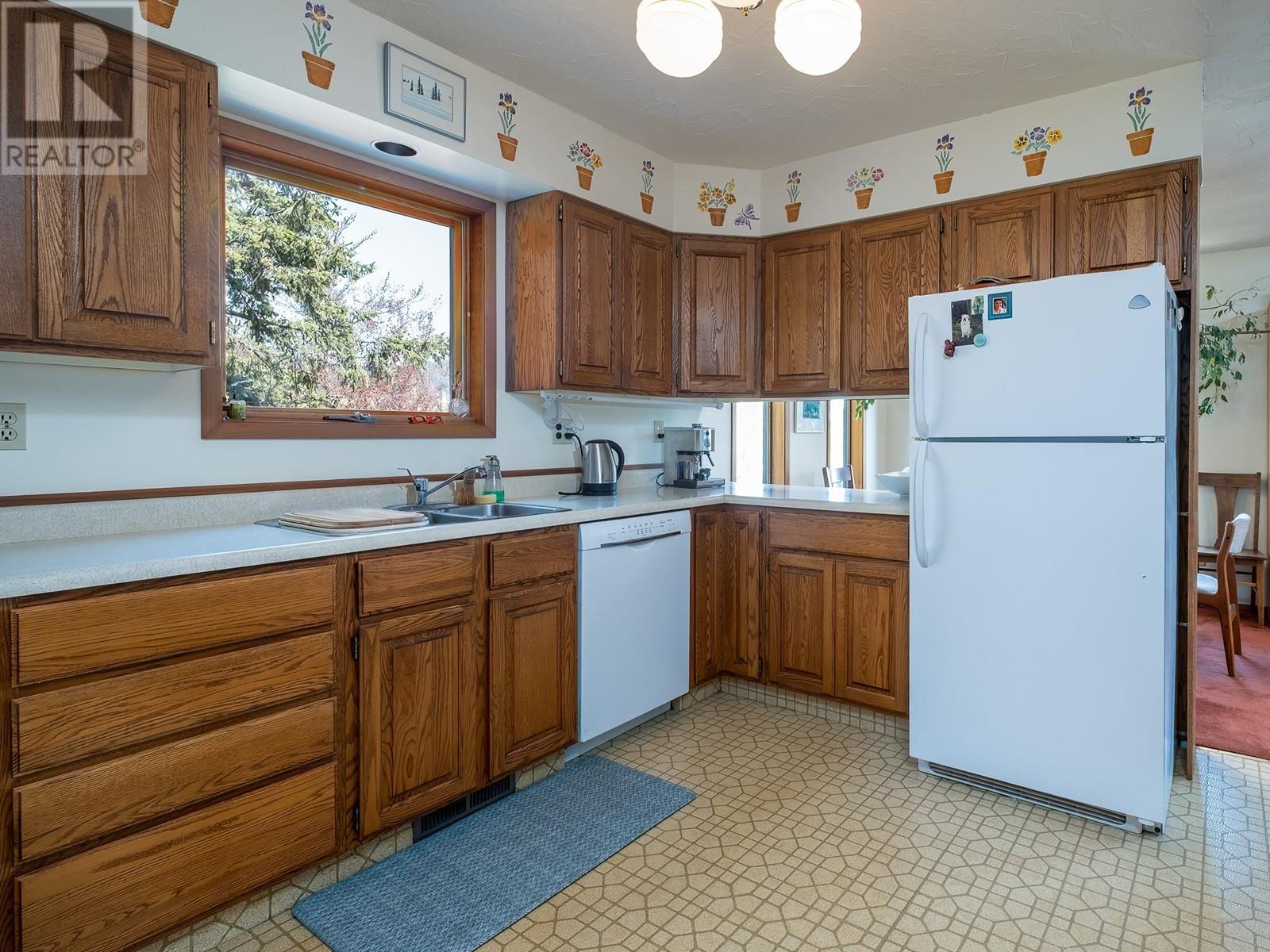 1750 Phoenix Avenue, Rossland, British Columbia  V0G 1Y0 - Photo 12 - 10345656
